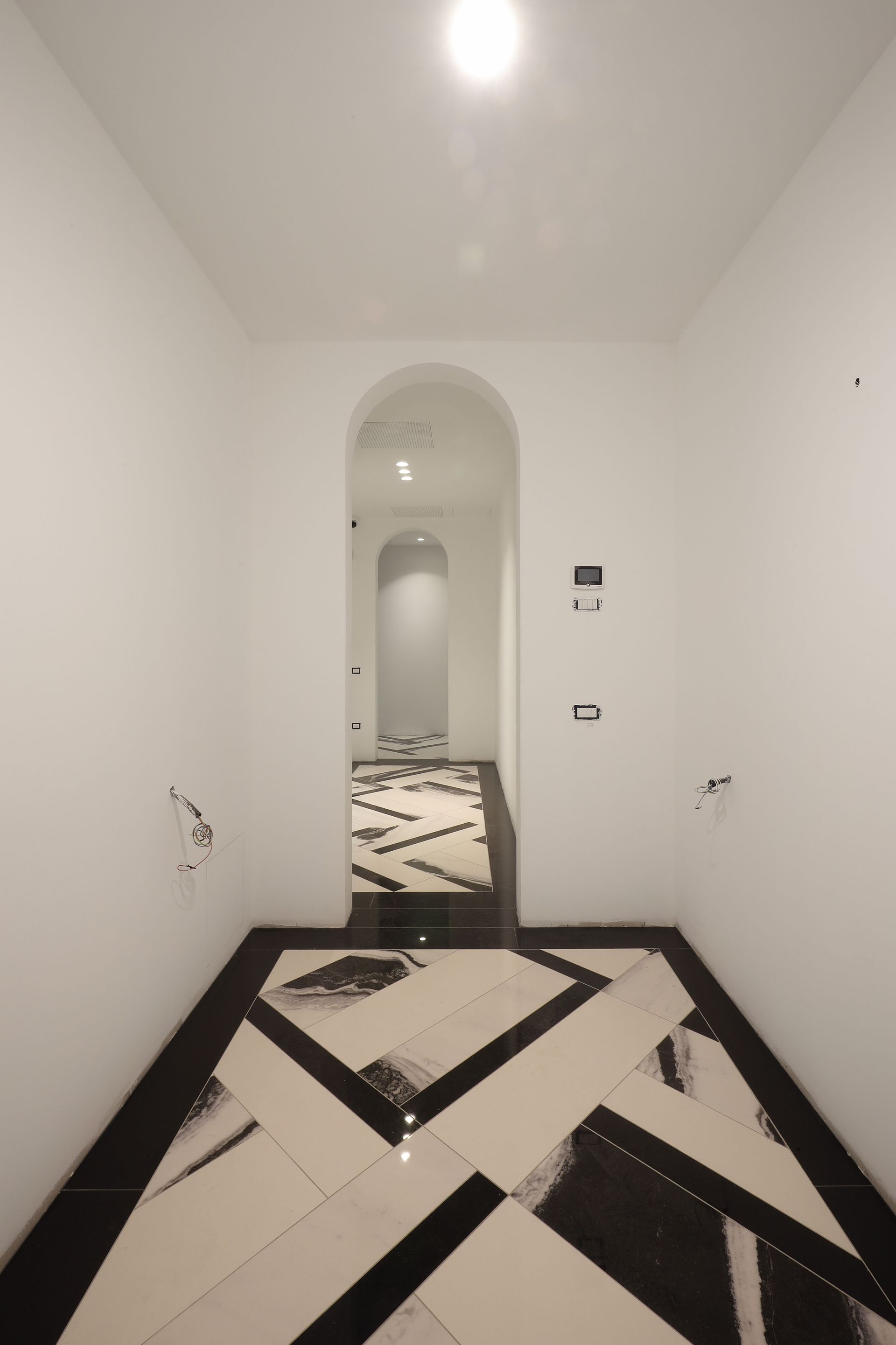 particolare corridoio in pietra ArtéNworK Desio Milano Monza