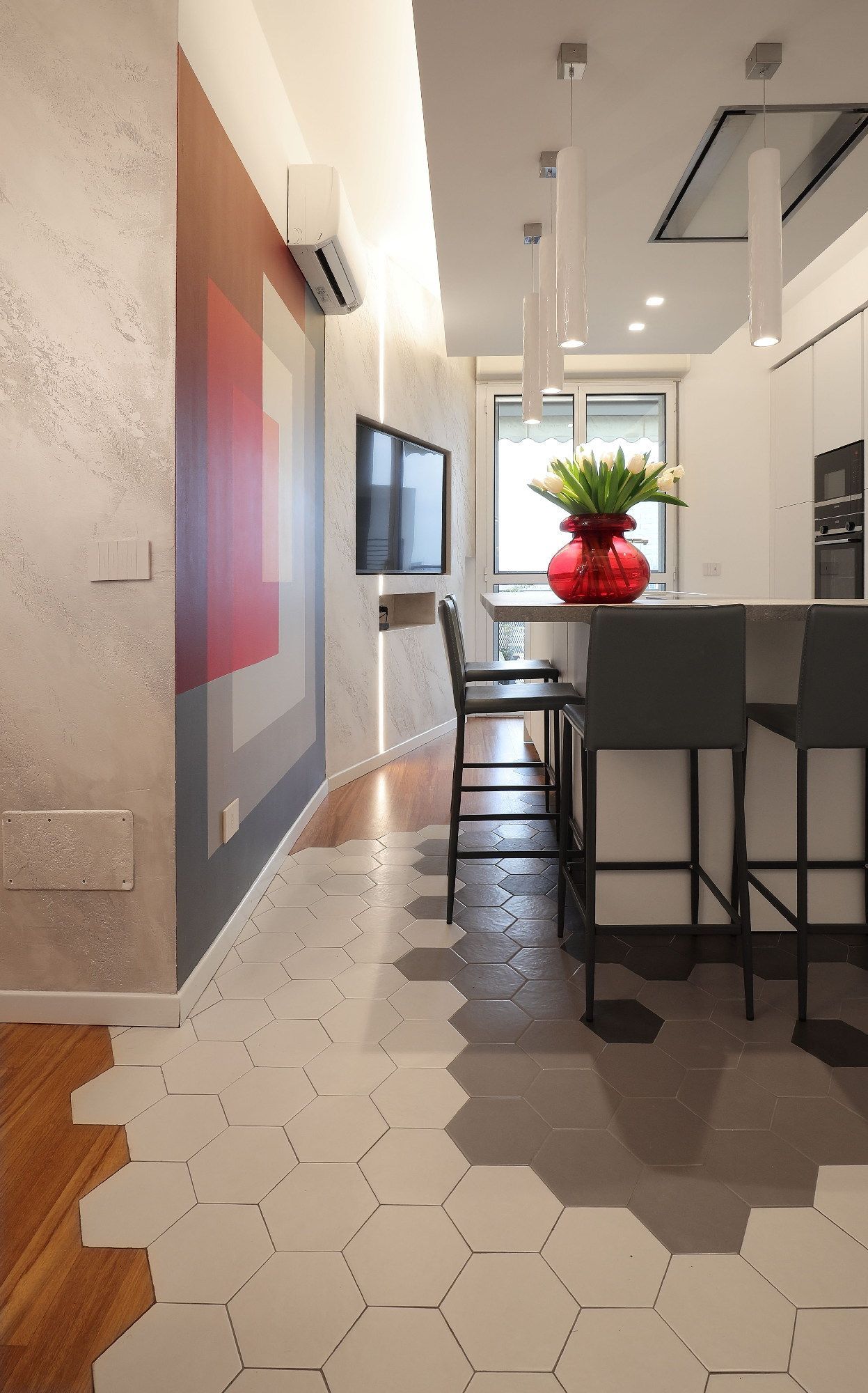 cucina con pavimento in parquet e mattonelle Milano Monza