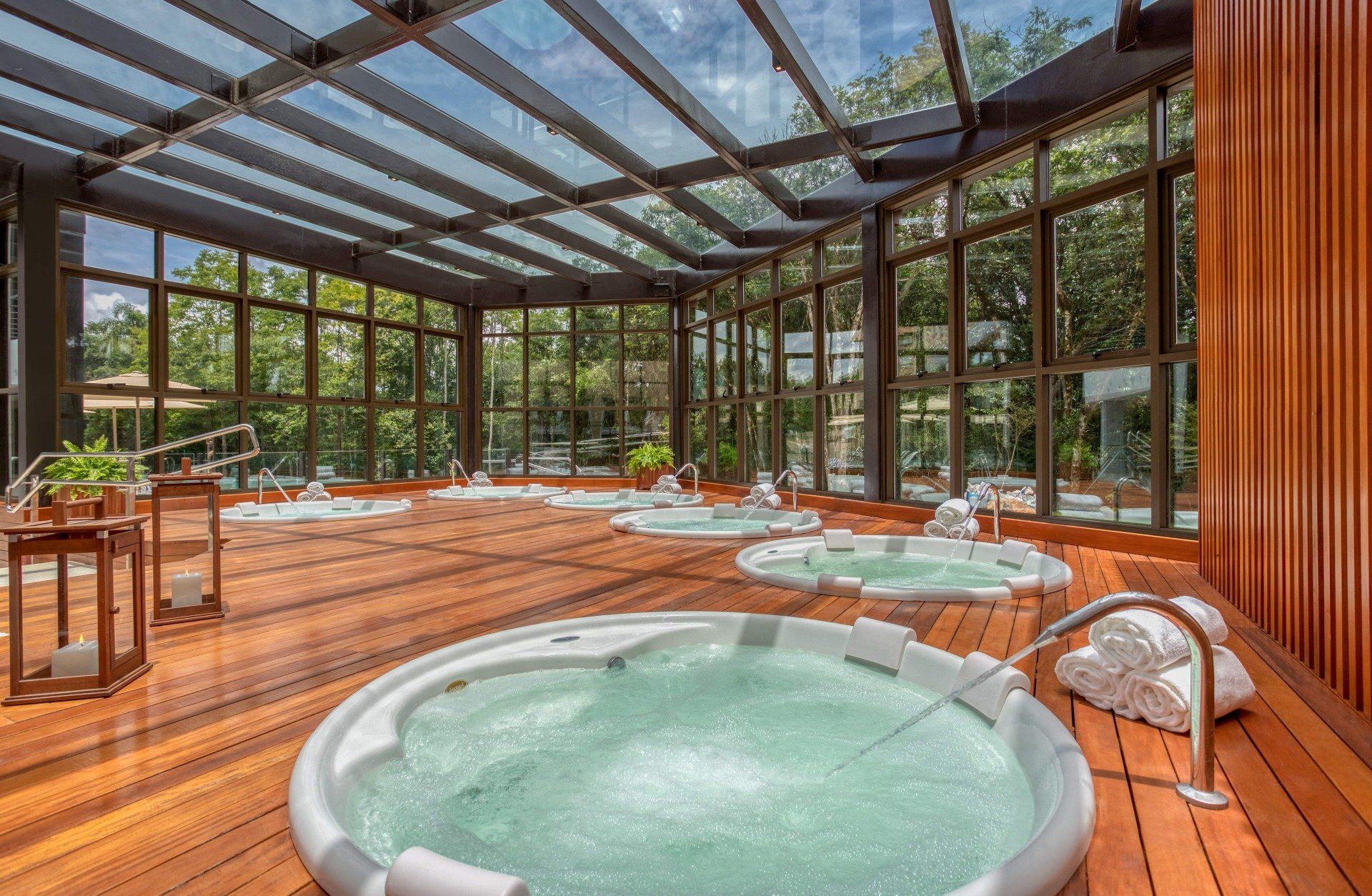 Jacuzzis para seu relaxamento no Wyndham Gramado