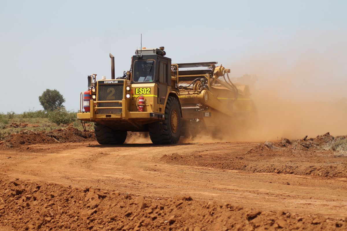 CAT 615 Elevating Scraper