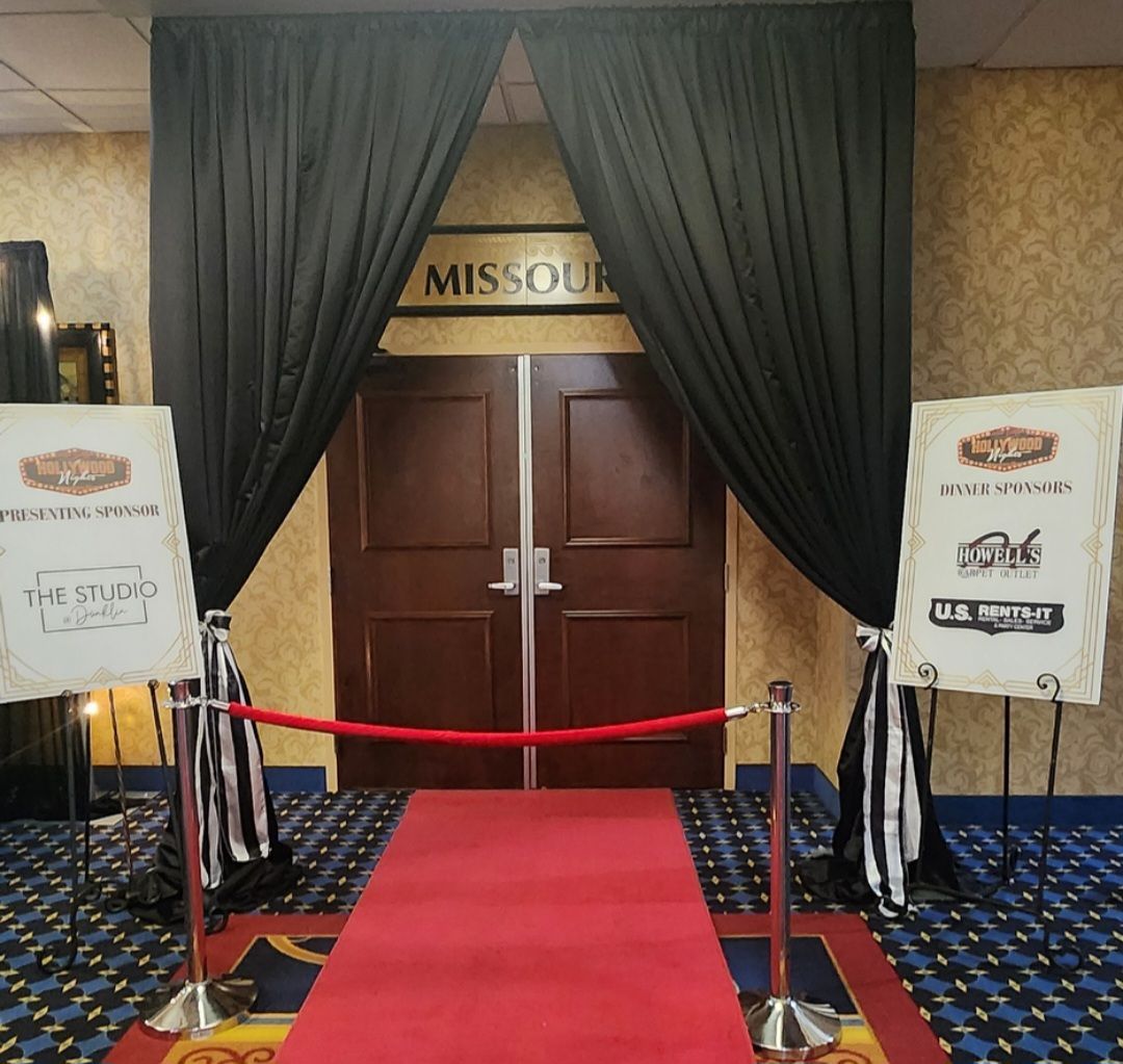 A red carpet in front of a door that says missouri