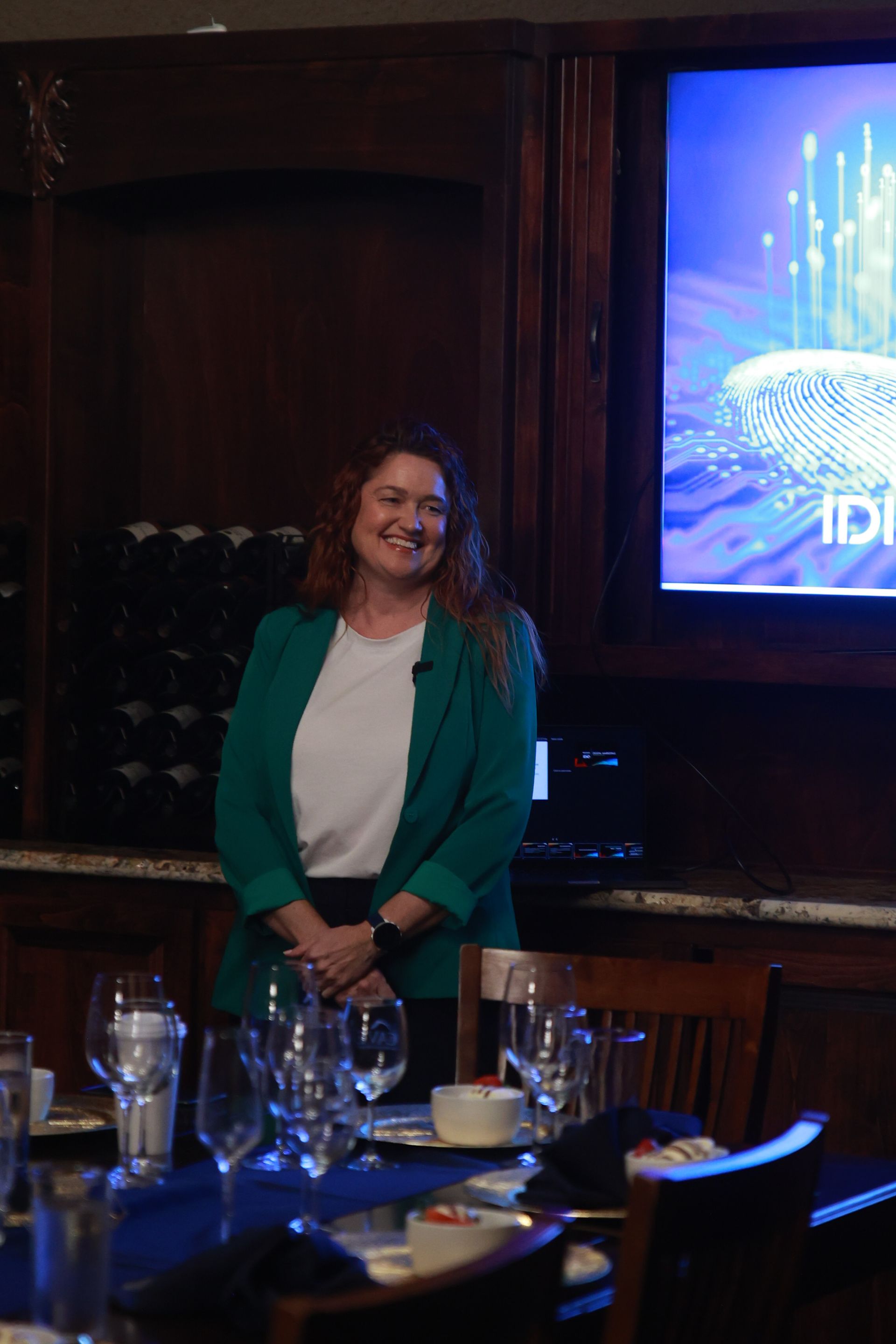 Robin Clayton hosts a master class for affiliate marketers at Oak Mountain Winery.