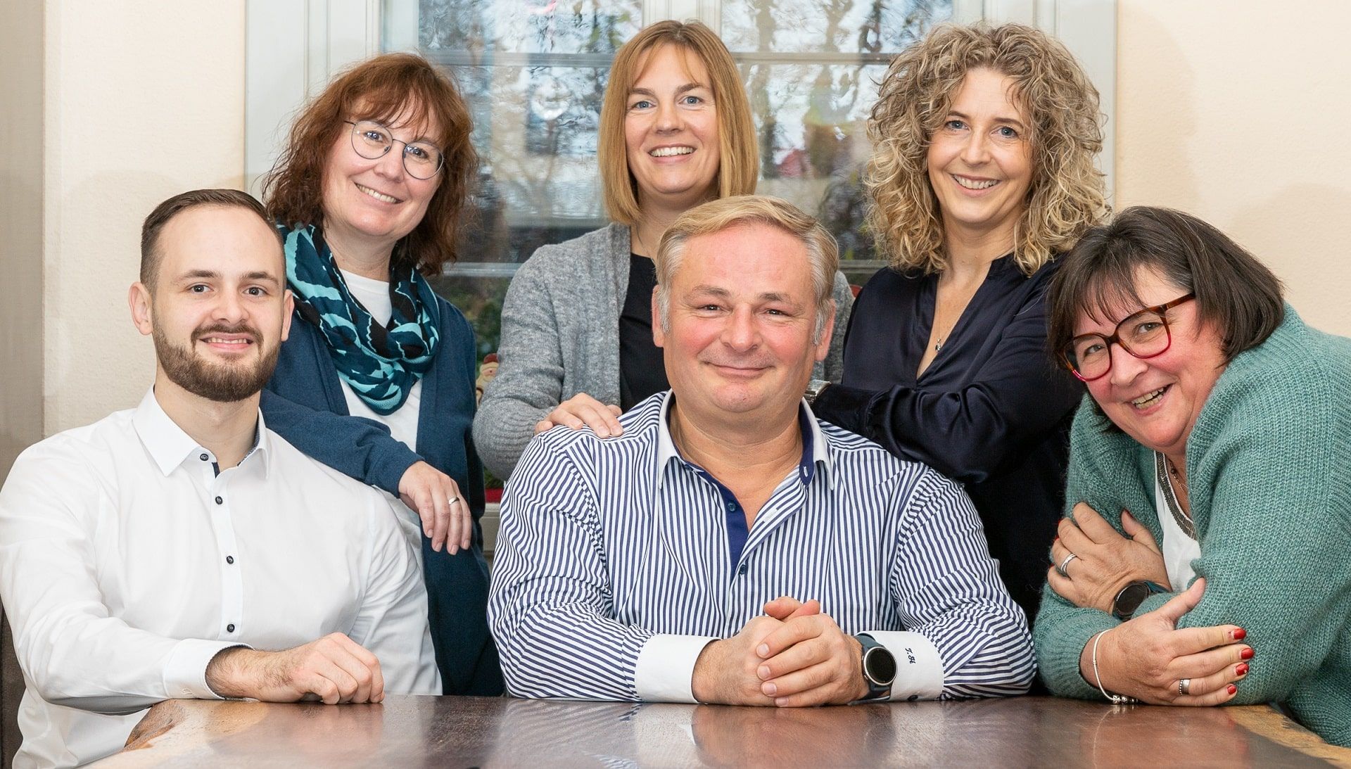 Wir wünschen Ihnen frohe Weihnachten und einen guten Start ins neue Jahr! Thomas Hack Finanzexperte Team