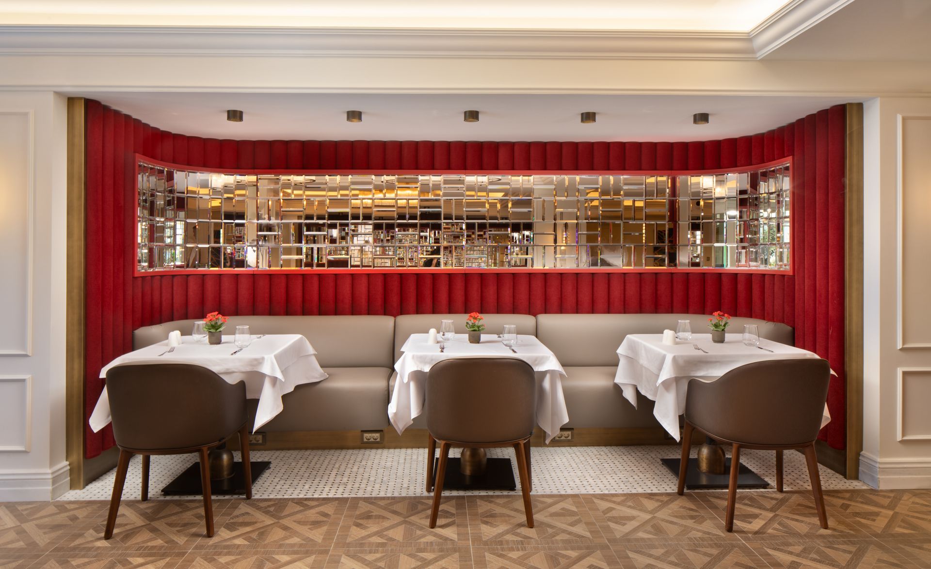 Mula Hotel, Restoran