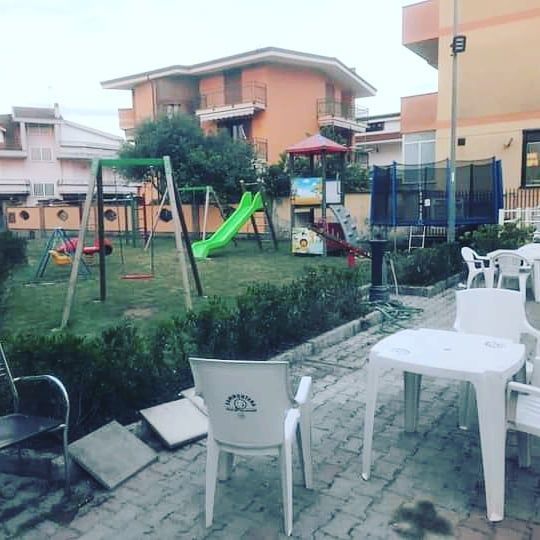 bar Visconti, dehor con spazio giochi