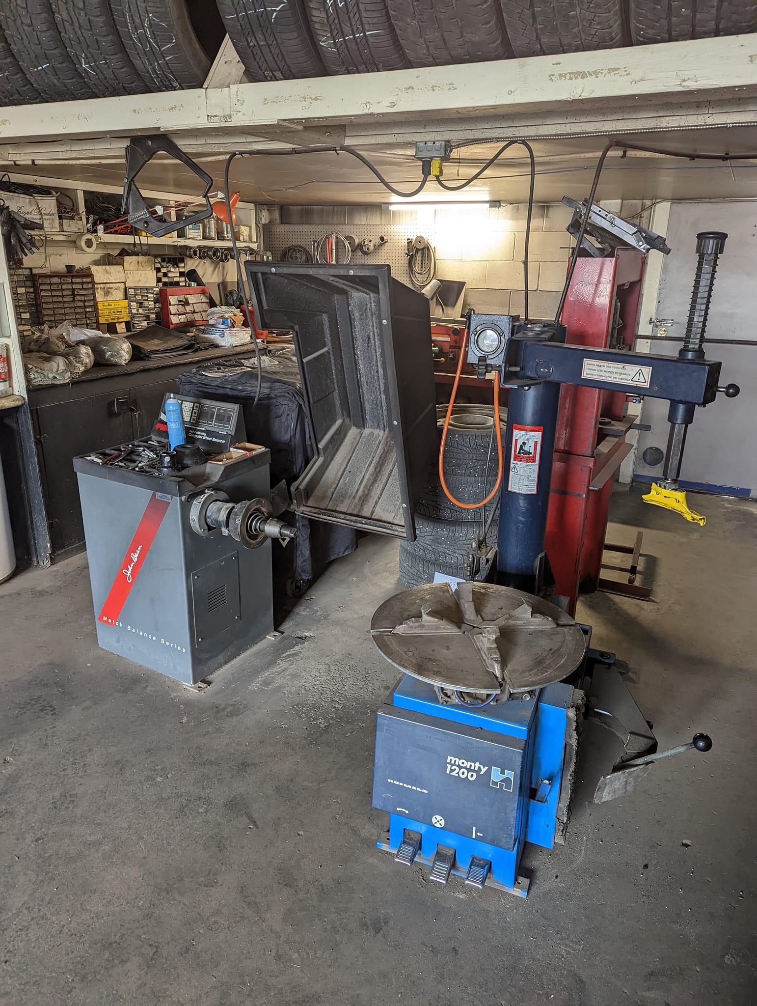 photo of Lakeshore Auto repair shop in Kelowna tire station