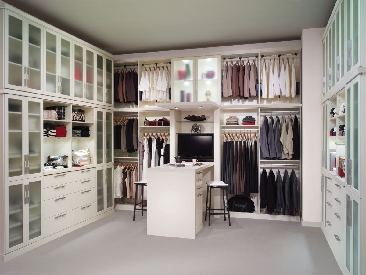 Custom Walk In Closet System