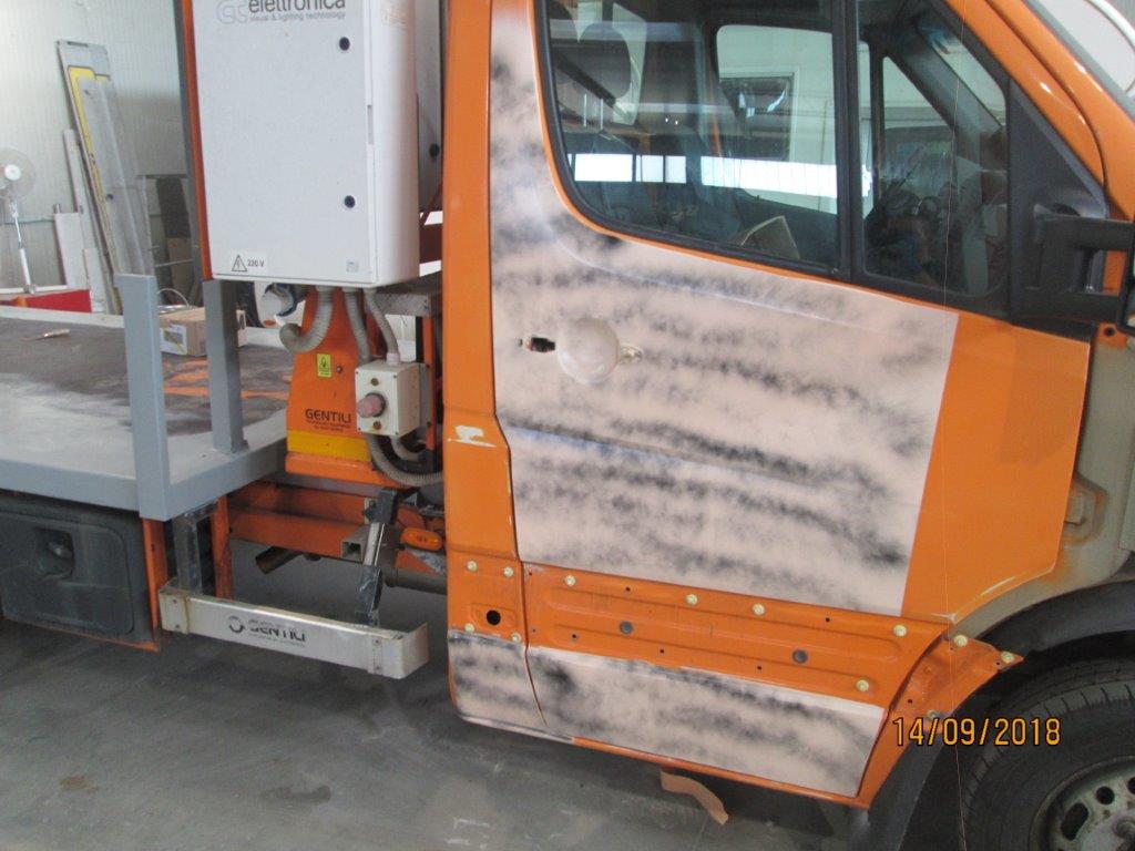 lavorazione  furgone arancione