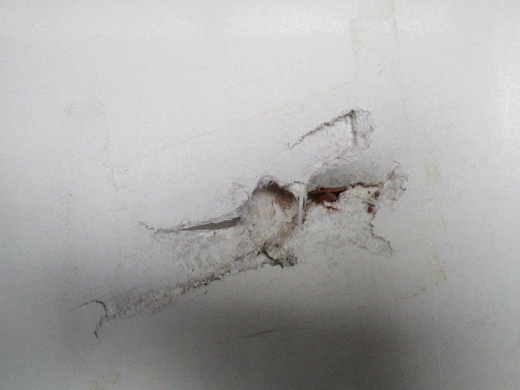 Riparazione foro parete