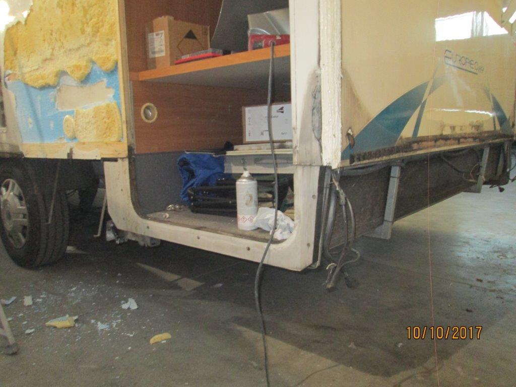 riparazione parete camper