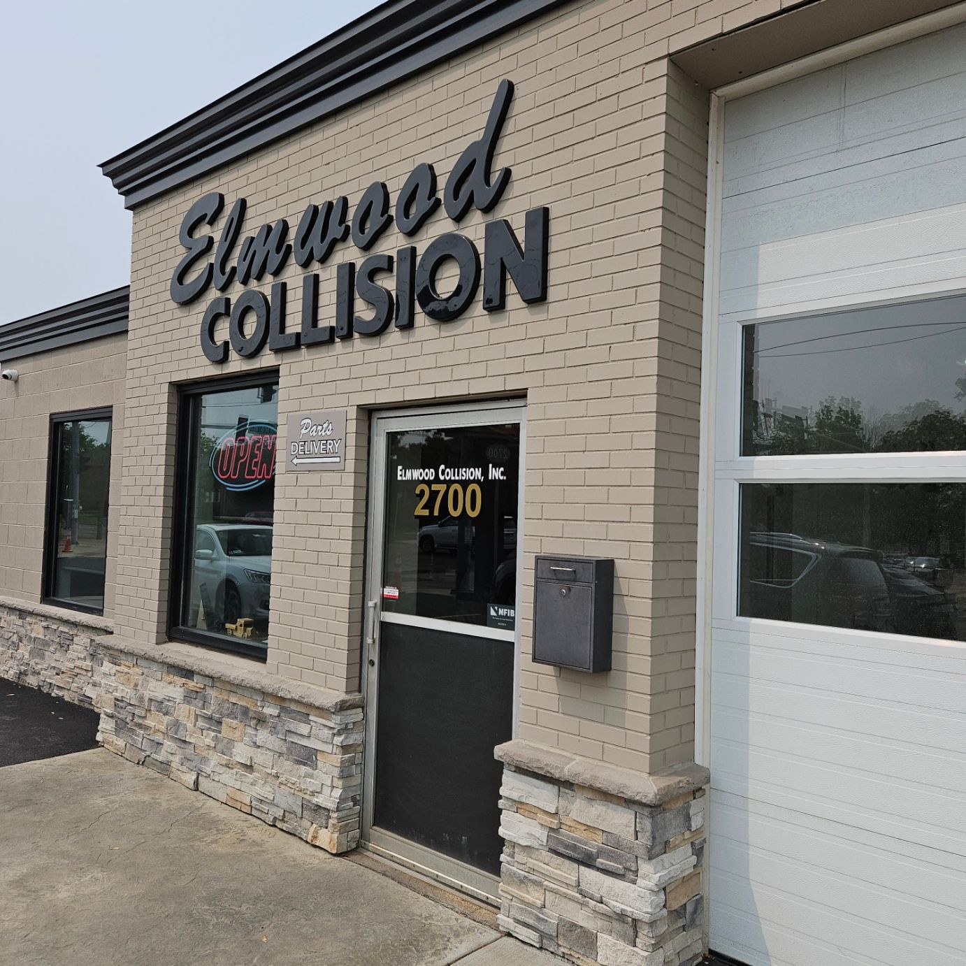 elmwood collision auto body shop storefront in kenmore new york