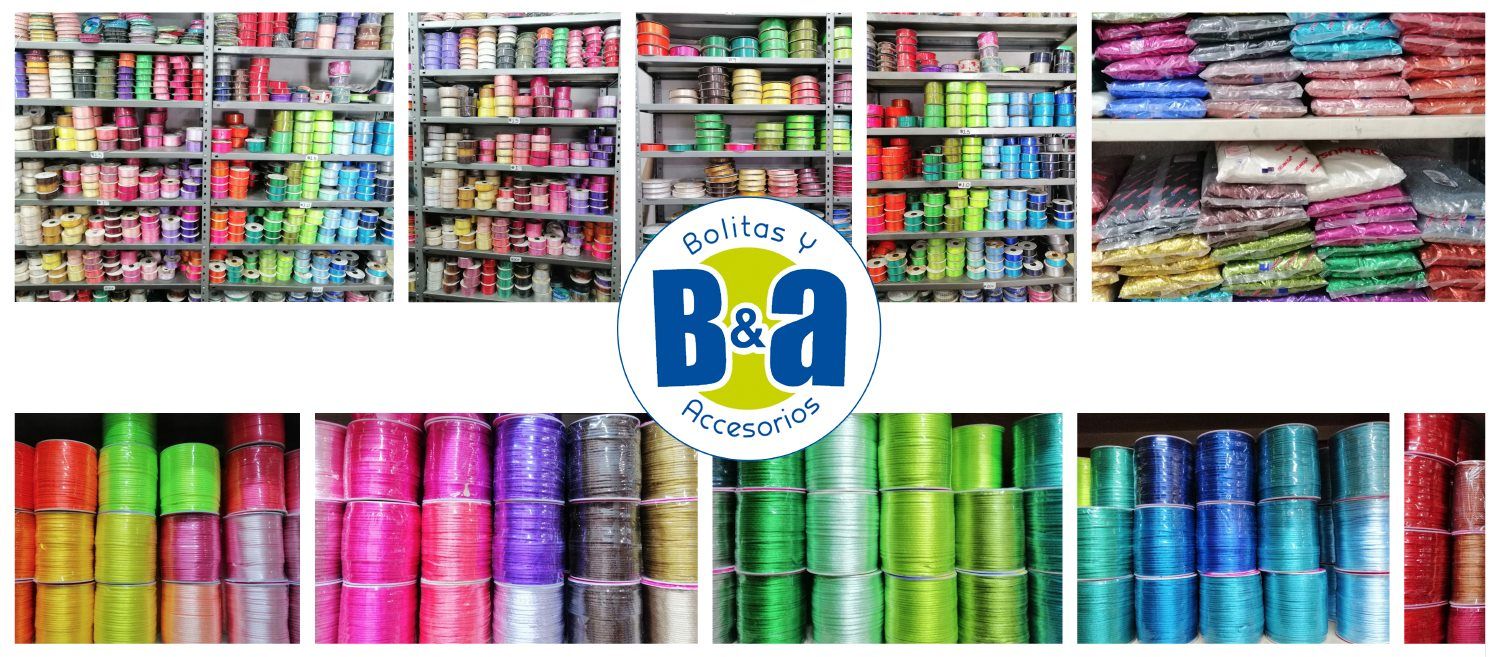 Estanterías llenas de carretes y textiles de colores; logotipo de