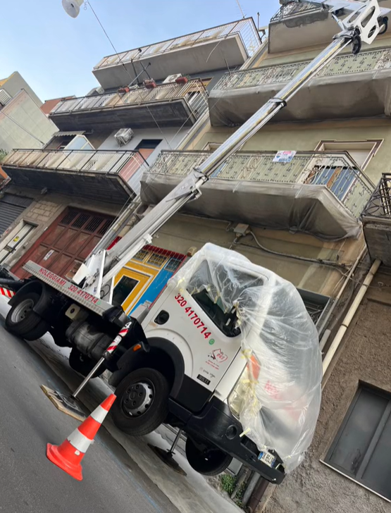 Furgone con cestello