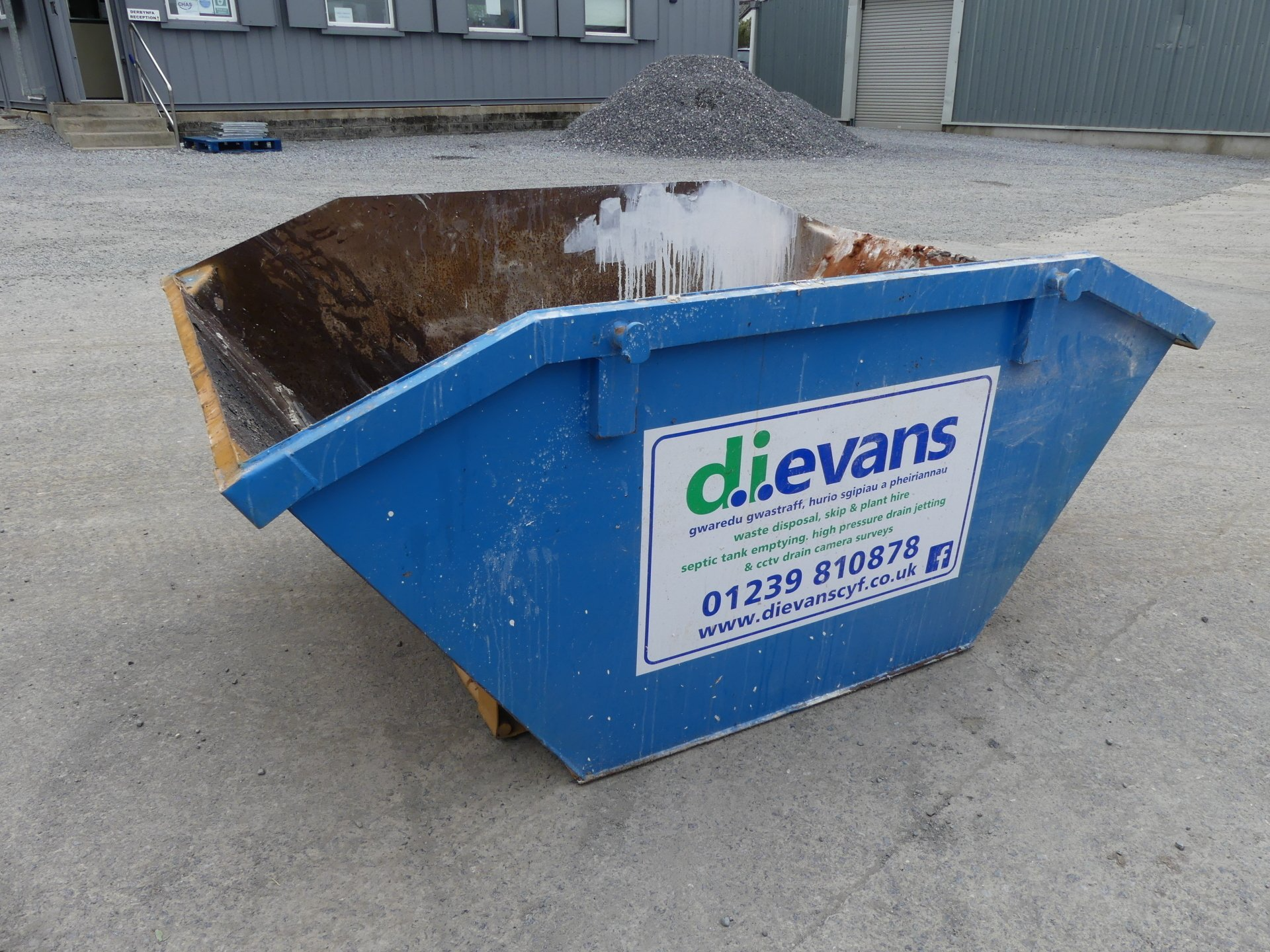 4 cubic metre skip image