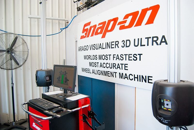A Snap on 3d Ultra Wheel Alignment Machine in a Garage — Border Power Steering Service In Lavington, NSW