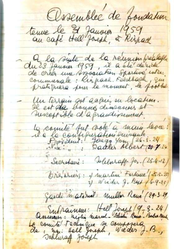 Une page de notes manuscrites sur un morceau de papier.