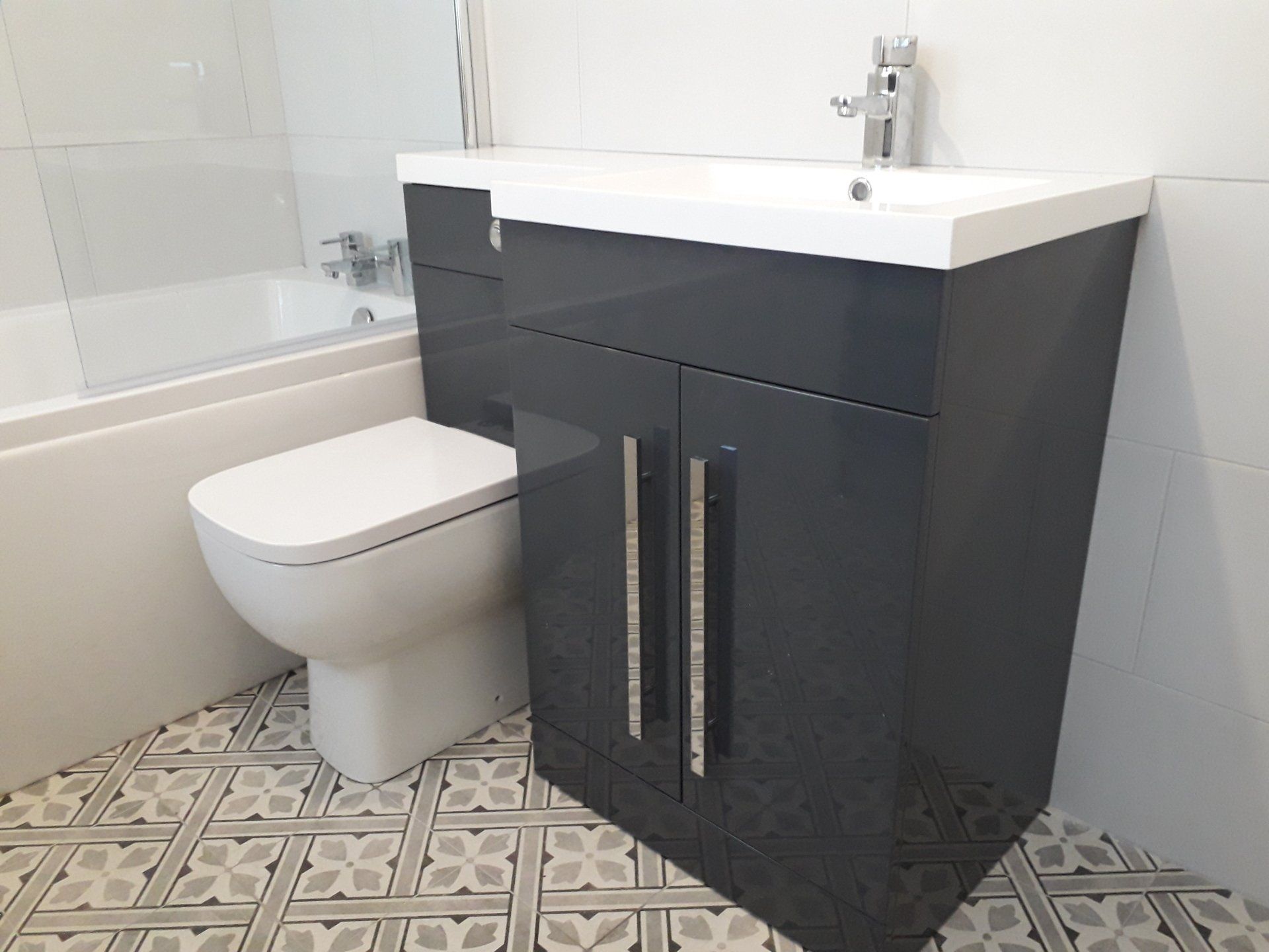 #cascata, #morpeth, #northumberland, #kitcheninstaller, #bathroominstaller, #bathroom, #nuieeden, #rak, #ledmirror, #kvit, #combinationunit, #greyvanityunit