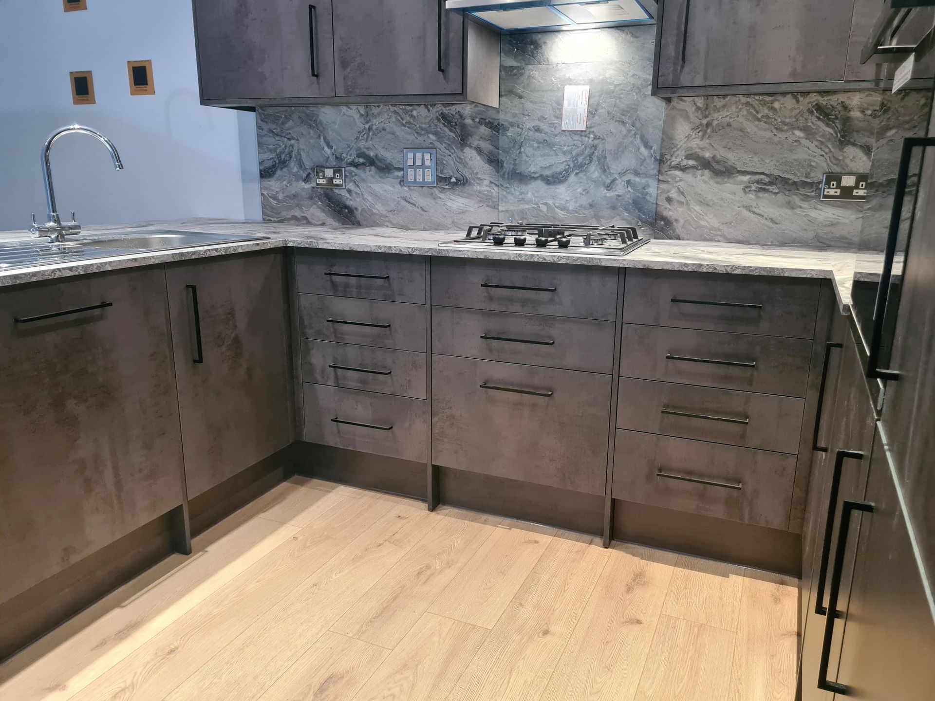 #Cascata, #northumberland, #websiteimage, #kitcheninstaller, #oaklaminatefloor, #howdenskitchen, #marbleeffectsplashback,