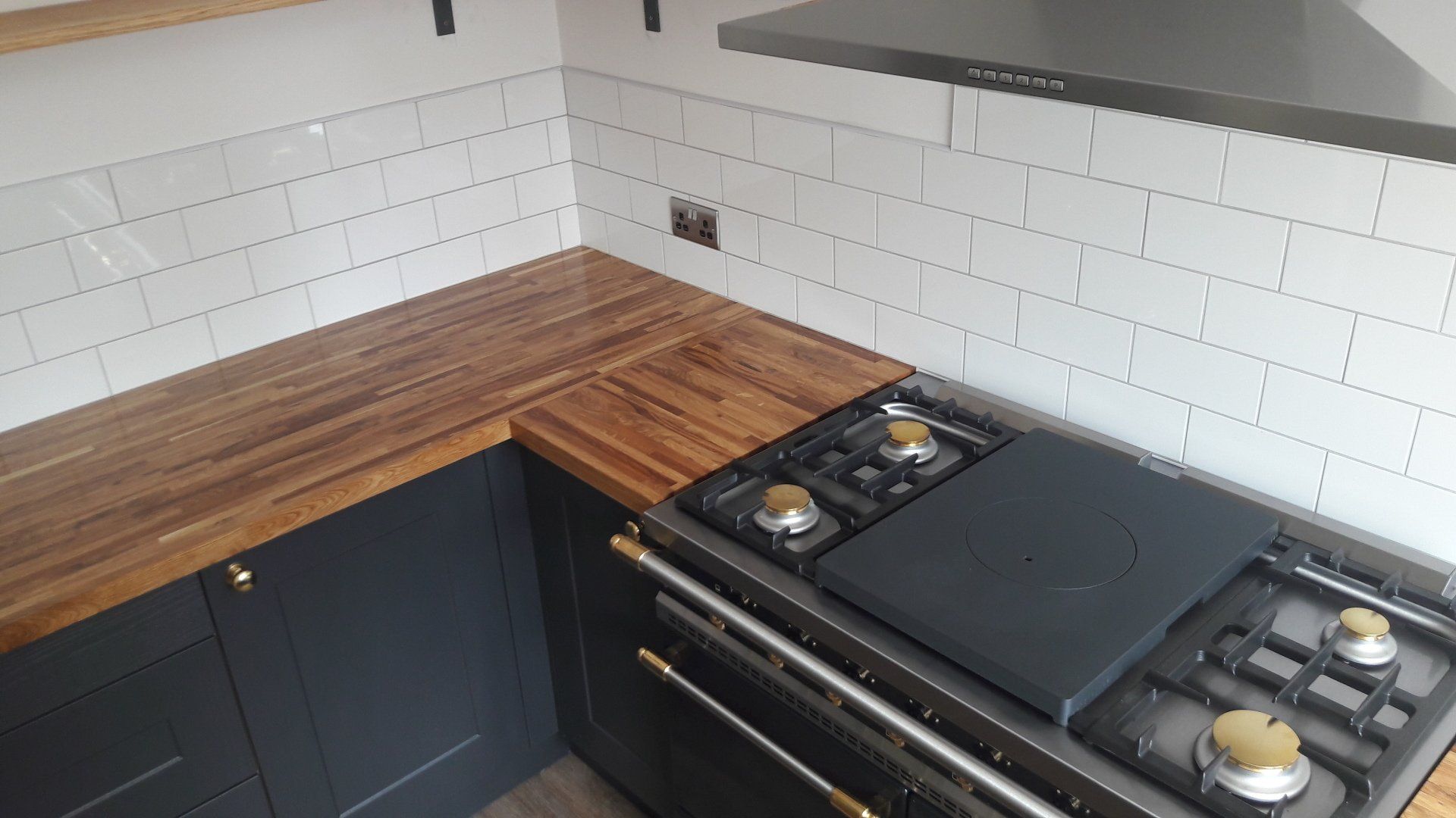 #cascata, #morpeth, #northumberland, #kitcheninstaller, #bathroominstaller, #bathroom, #kitchen #whitemetrotile #metrotile, #subway, #solidoak, #worktop, #rangeoven