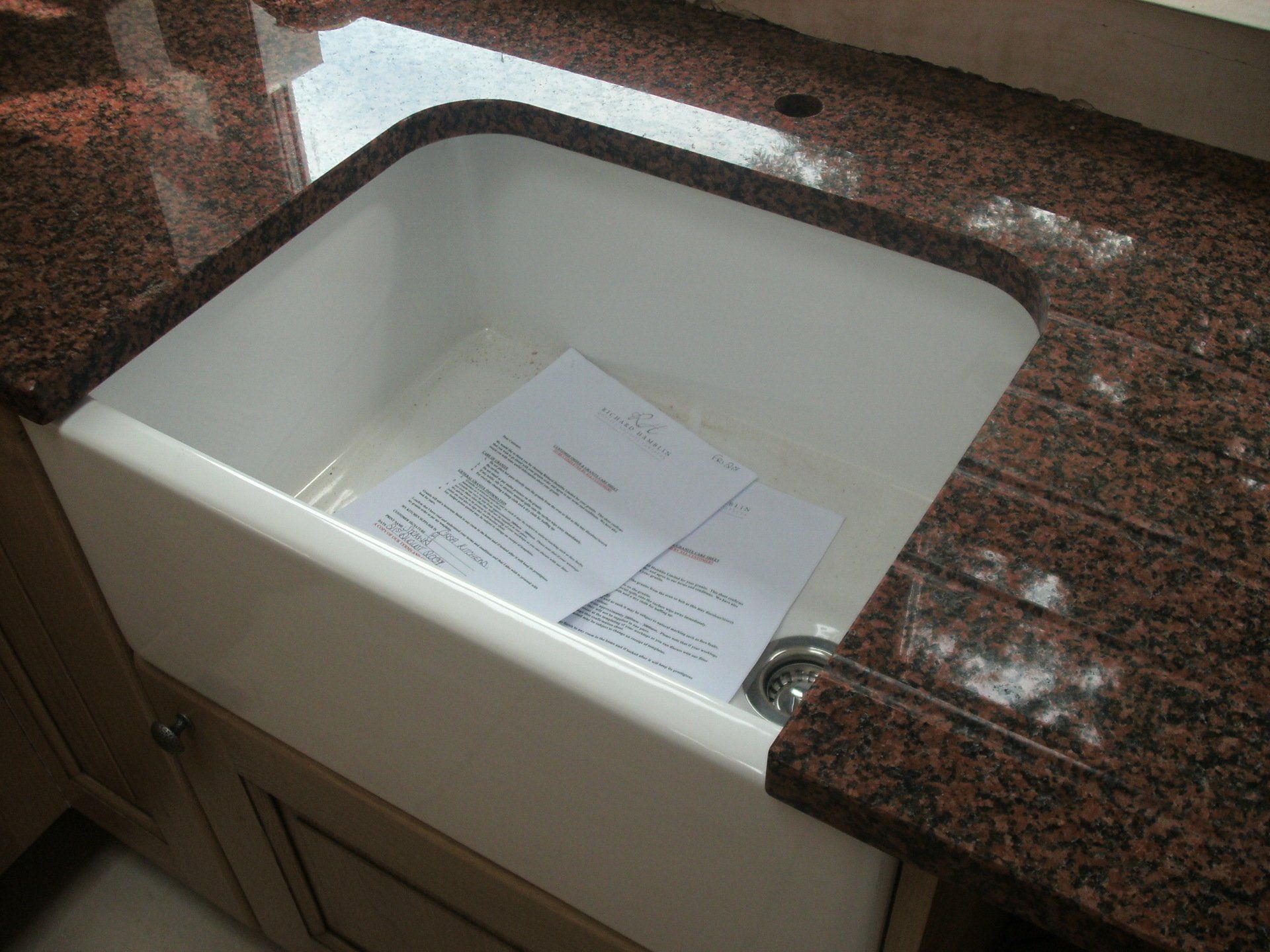 traditional kitchen solid oak balmorral granite with belfast sink