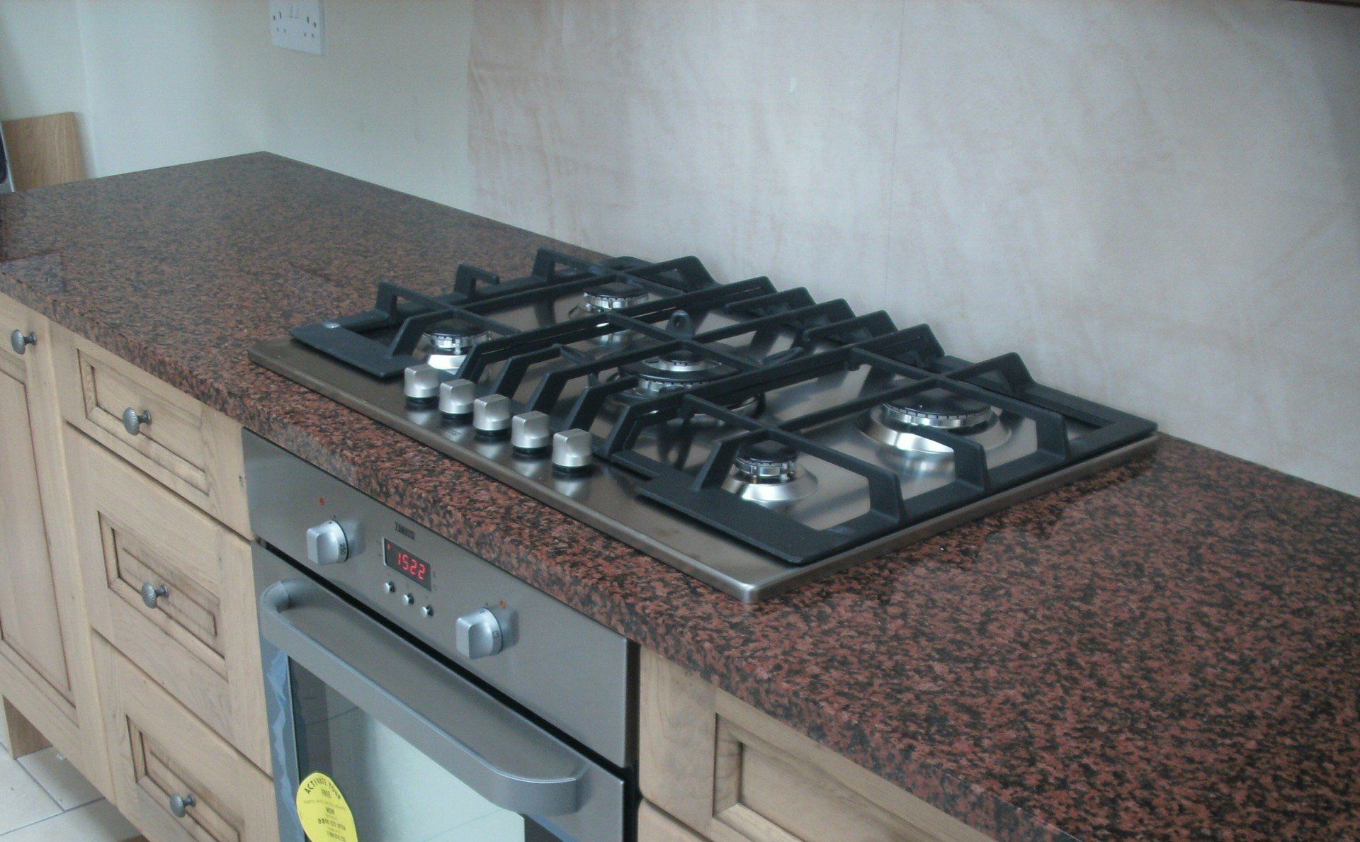 traditional kitchen solid oak balmorral granite large gas hob single oven zanussi