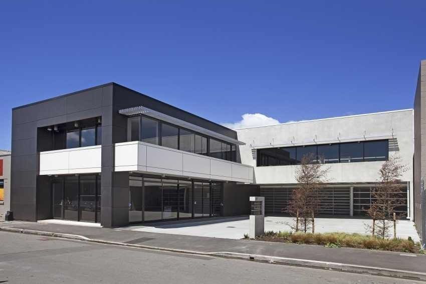 A large building with a lot of windows and a blue sky in the background