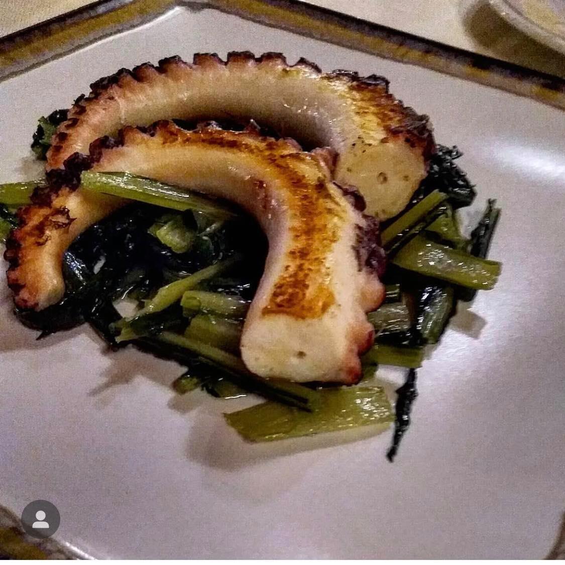 polpo su letto di verdure