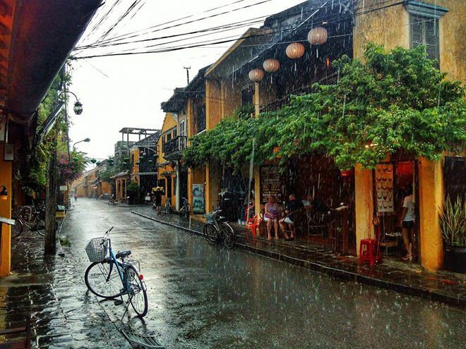 hoi an in the rain