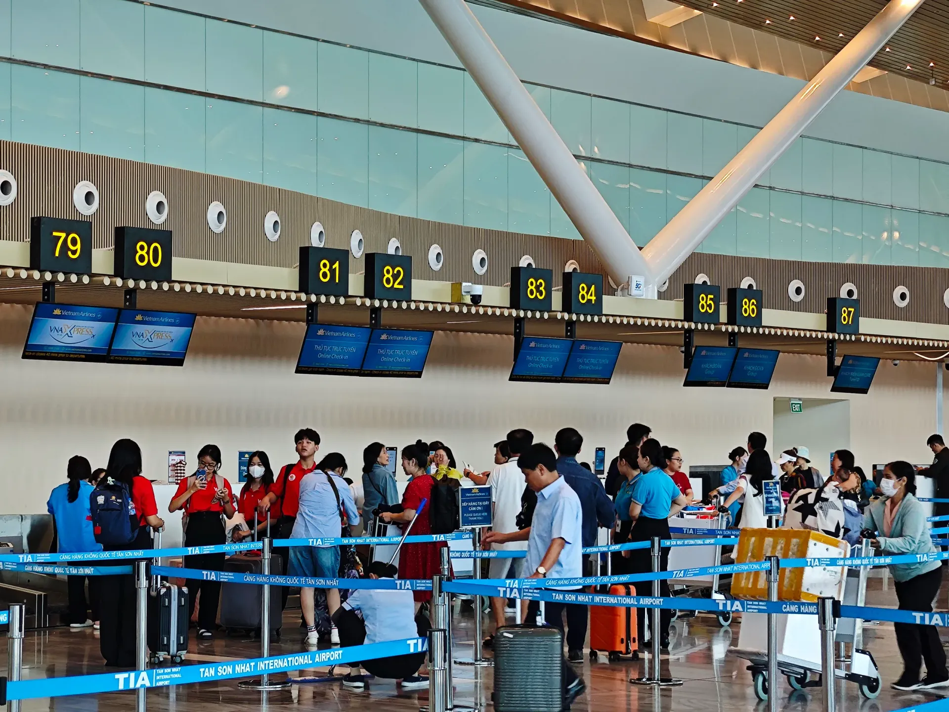 vietnam airport immigration