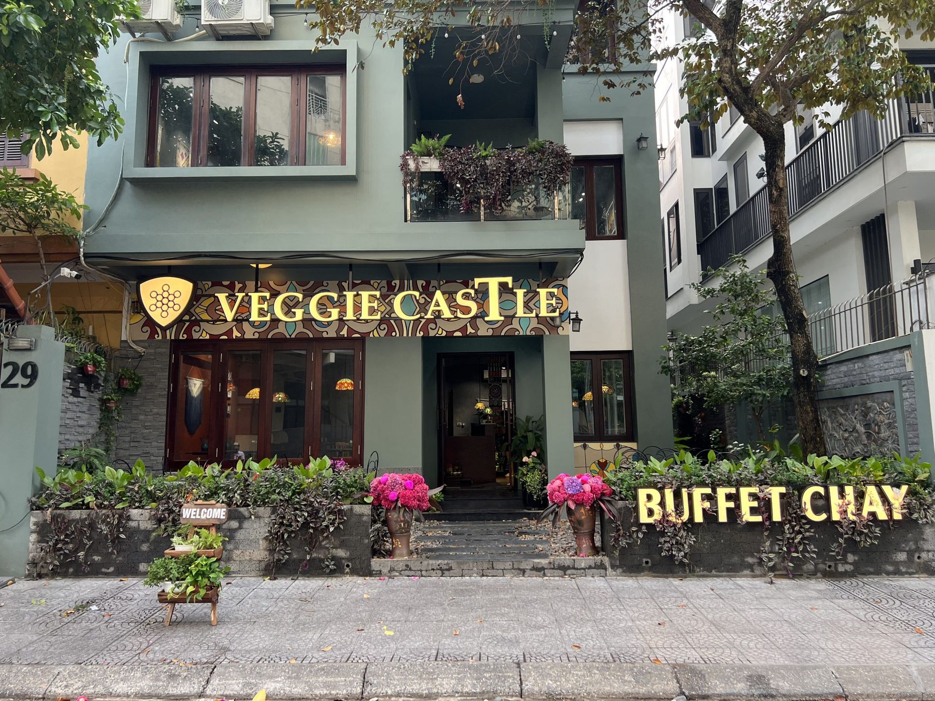 Veggie Castle – a popular vegan buffet restaurant in Hanoi, Vietnam.