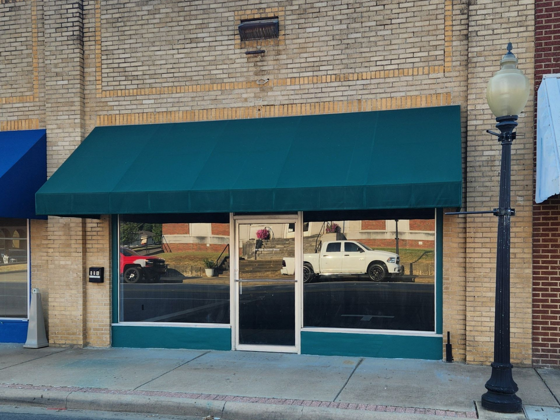 Commercial property for rent in Morrilton, AR