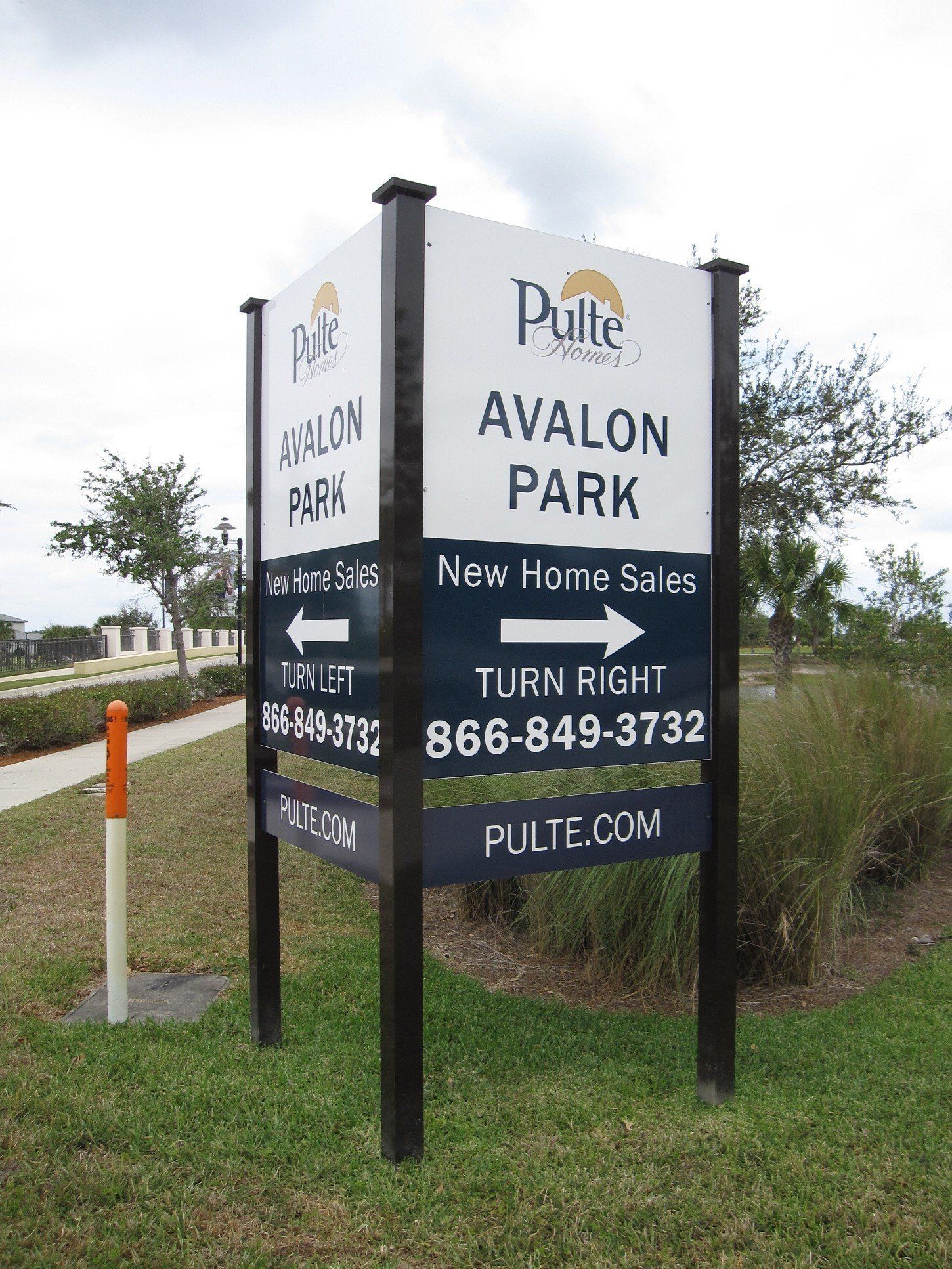 A sign that says avalon park on it