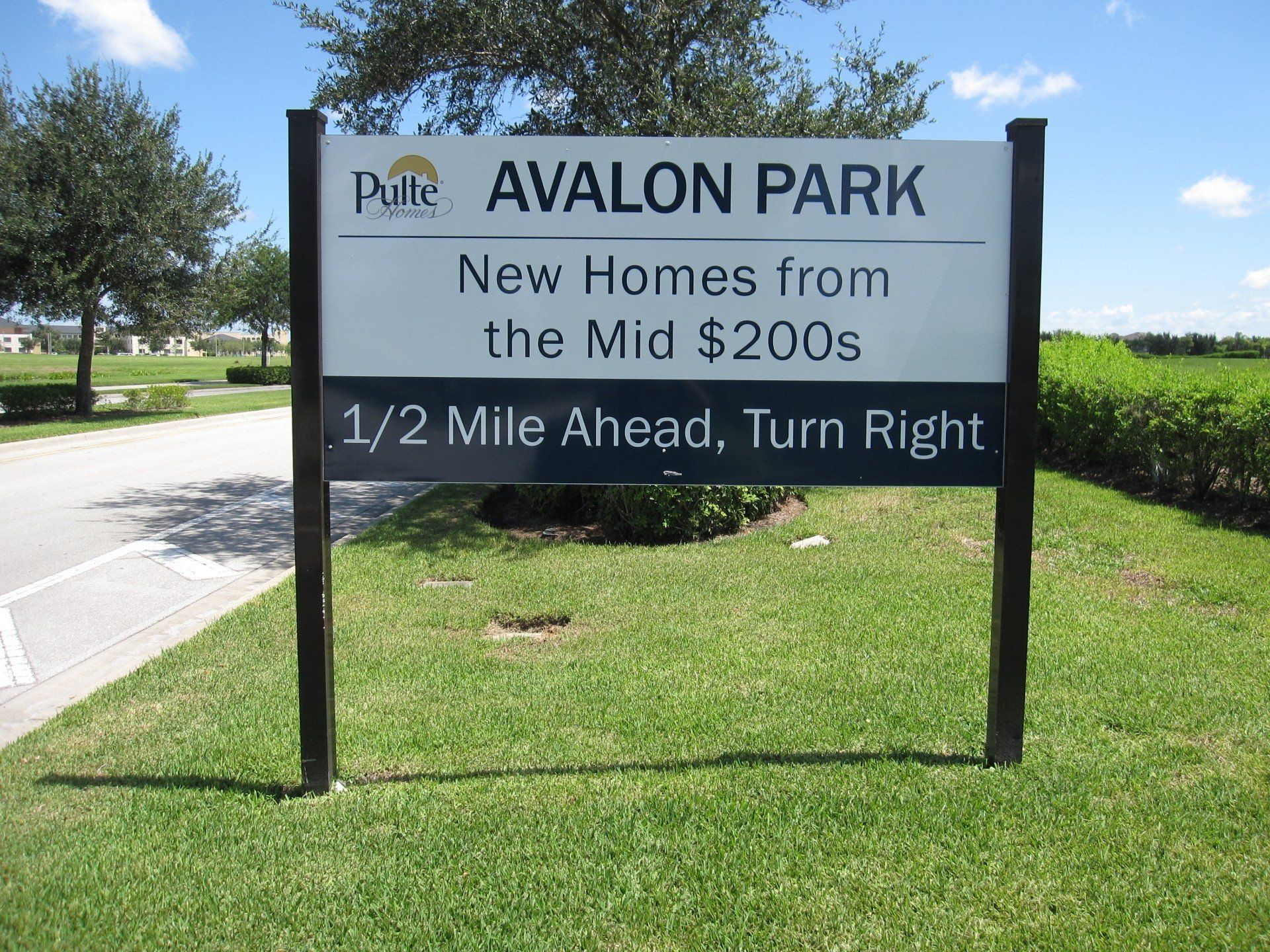 A sign that says avalon park on it