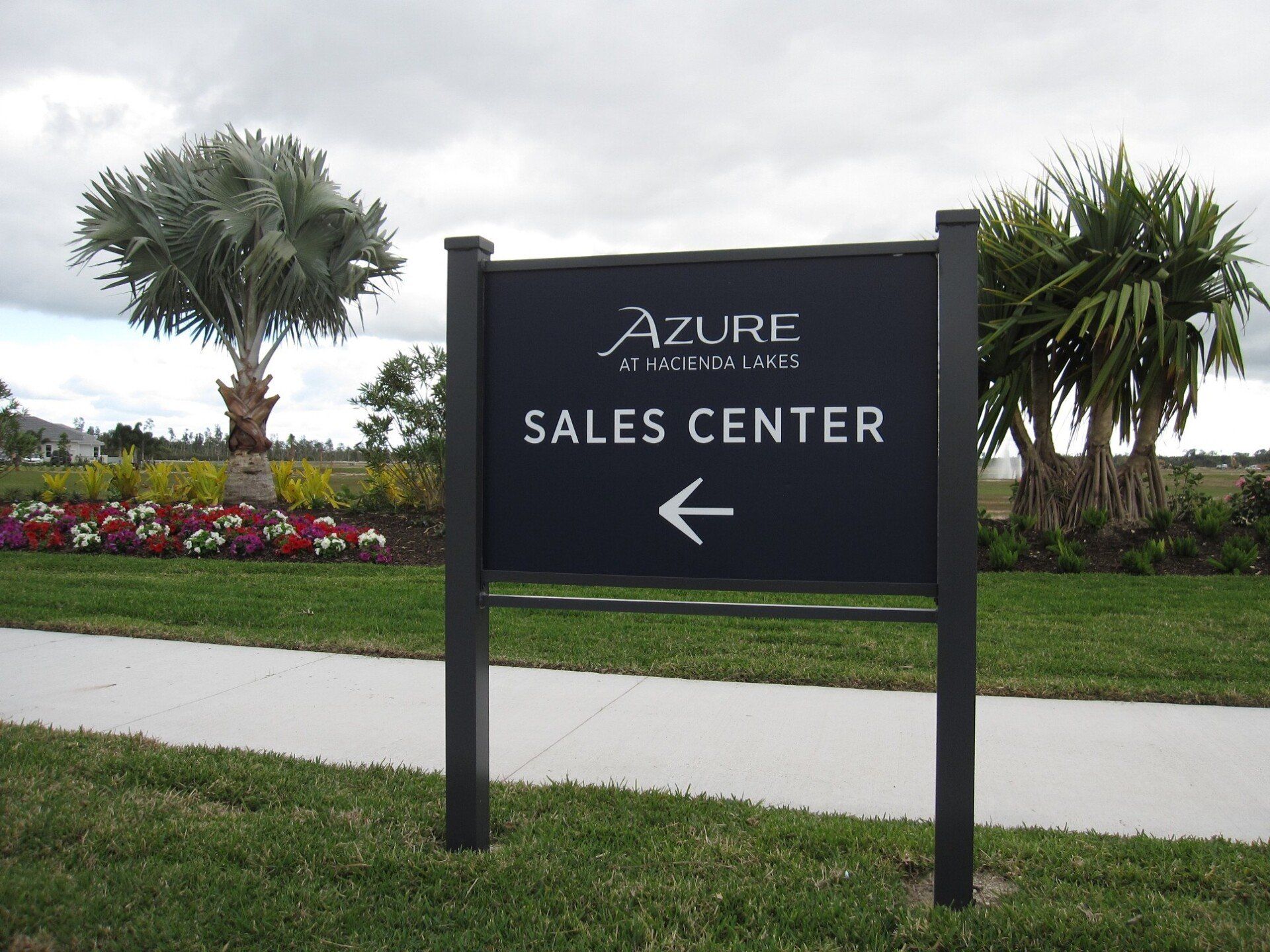 A sign that says azure sales center on it