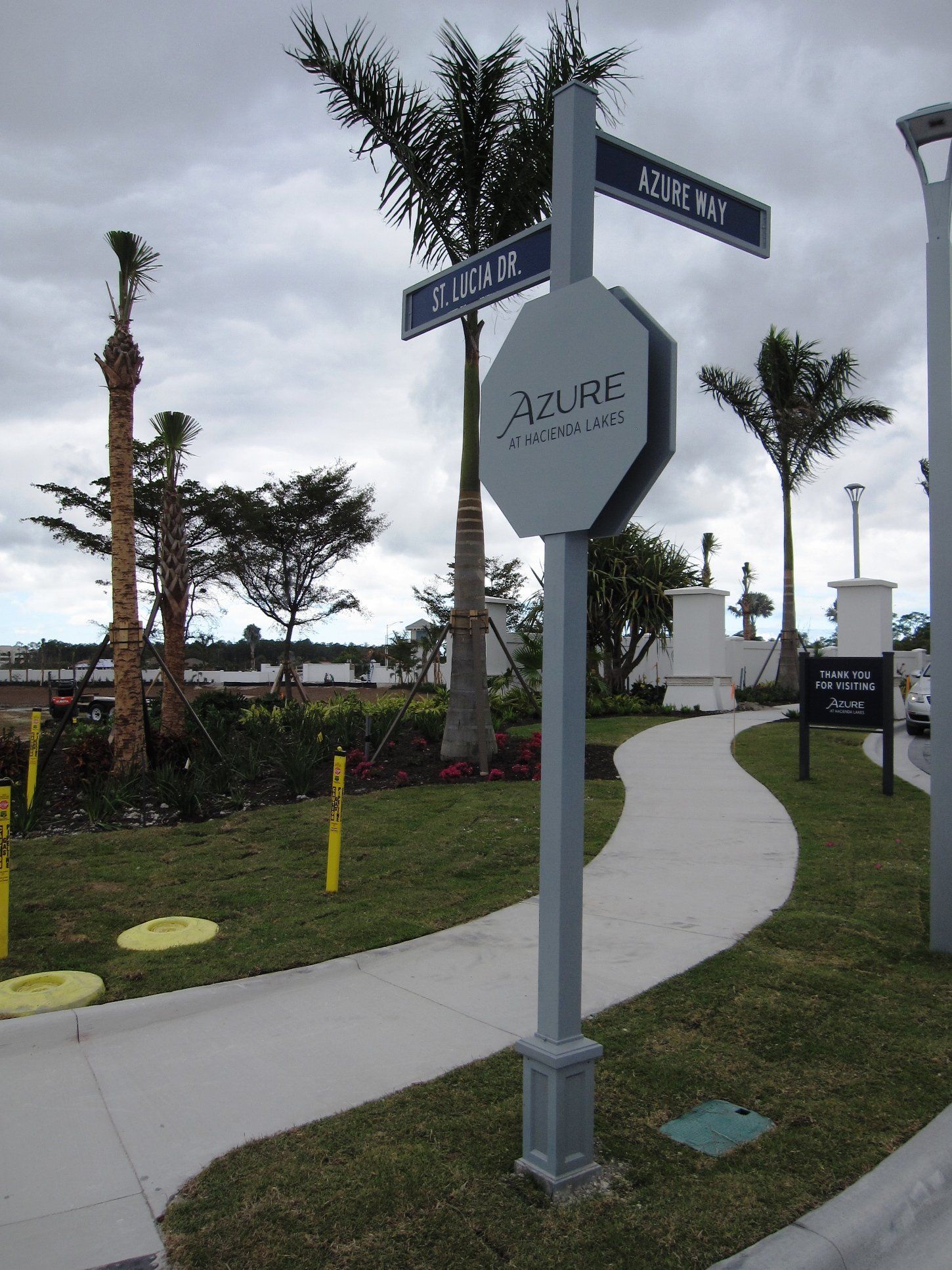 A sign that has the word ache on it