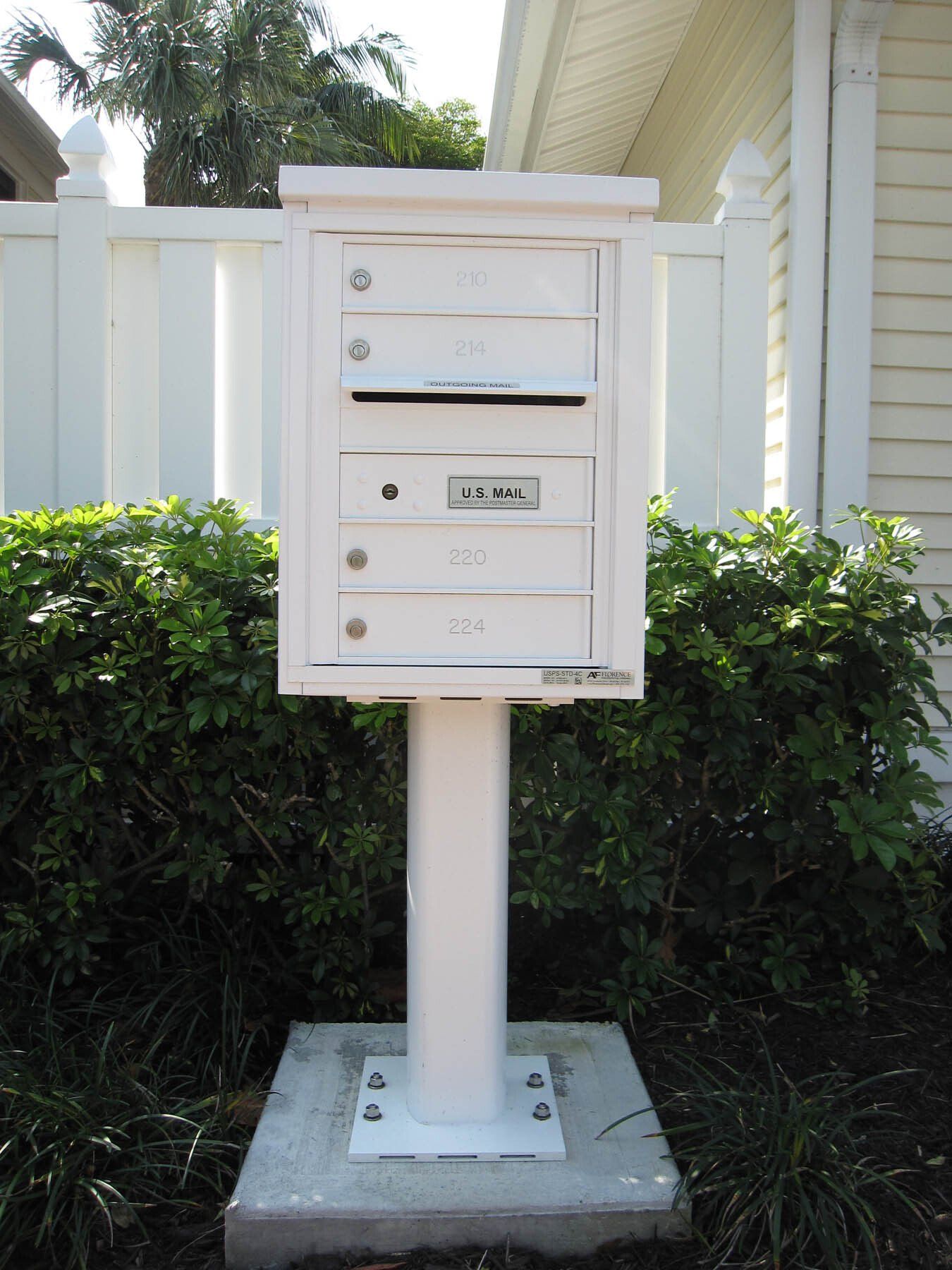 A white mailbox with the word mail on it