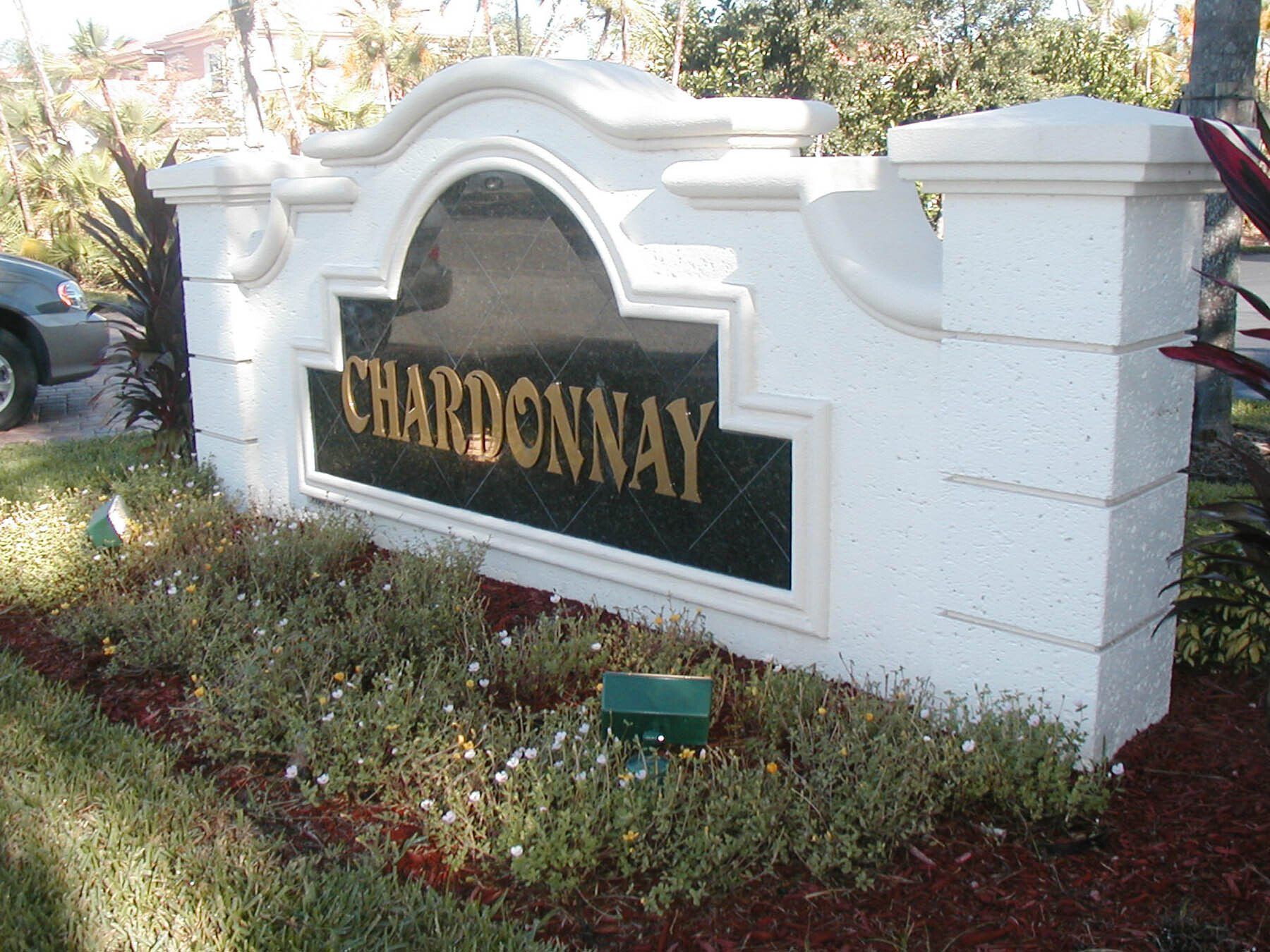 A sign that says chardonnay on it