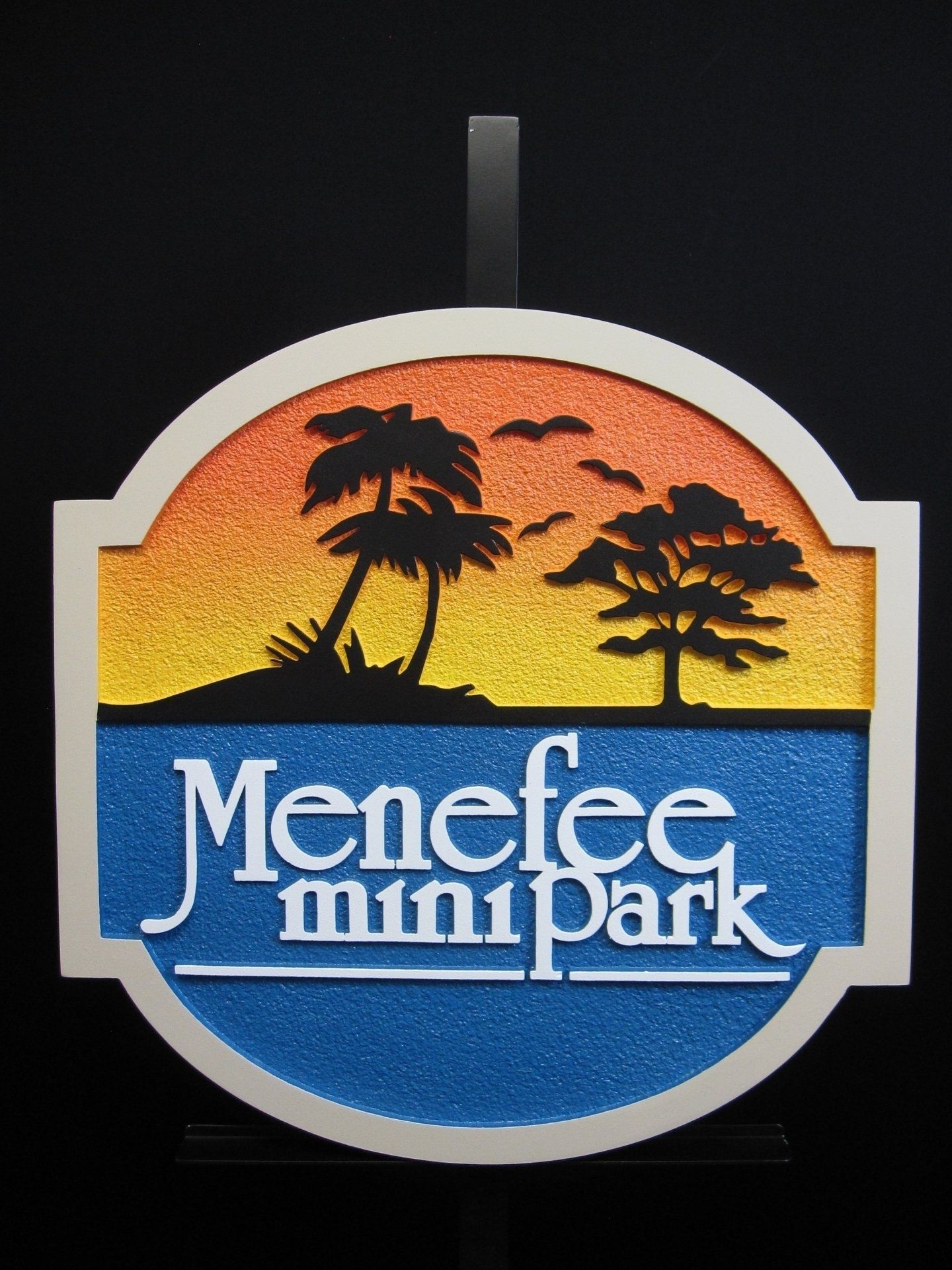 A sign that says menefee mini park on it