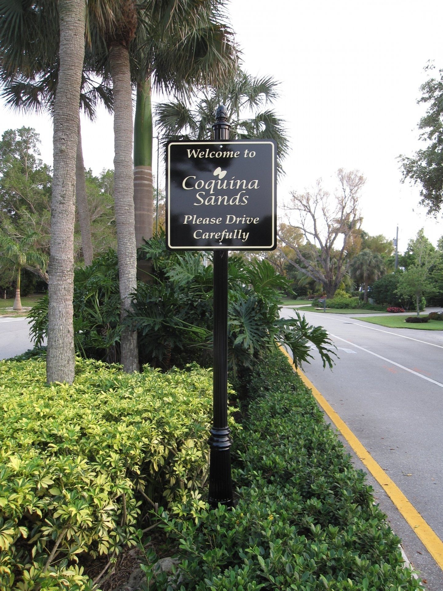 A sign on the side of a road that says
