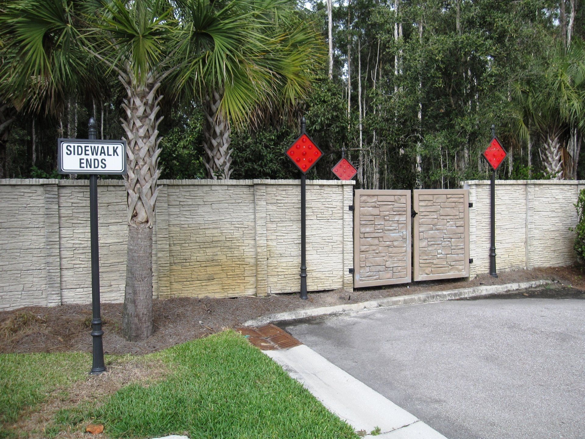 A brick wall with a sign that says sidewalk pets