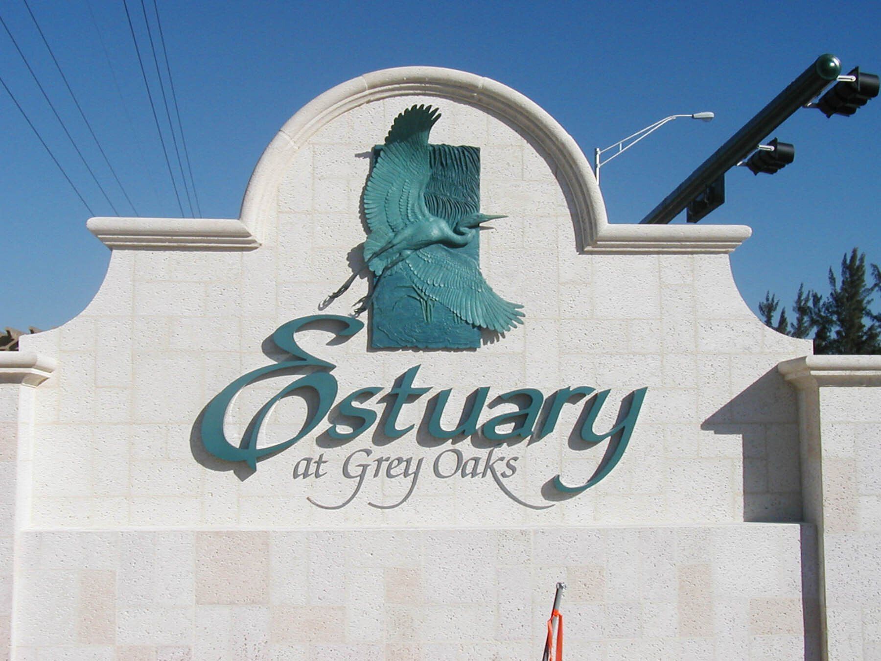 A sign for ostuary at grey oaks with a bird on it