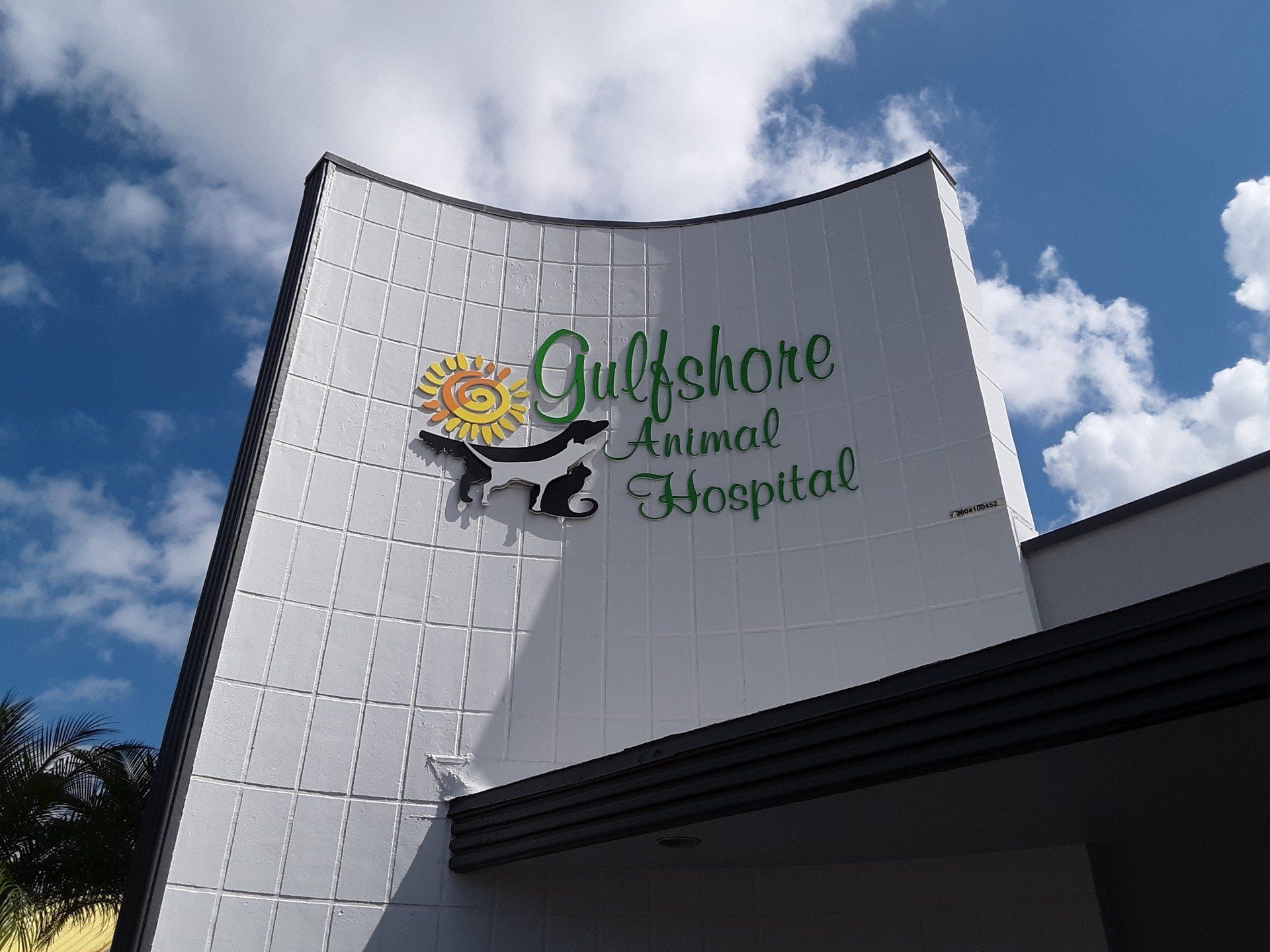 The gulfshore animal hospital has a large white building