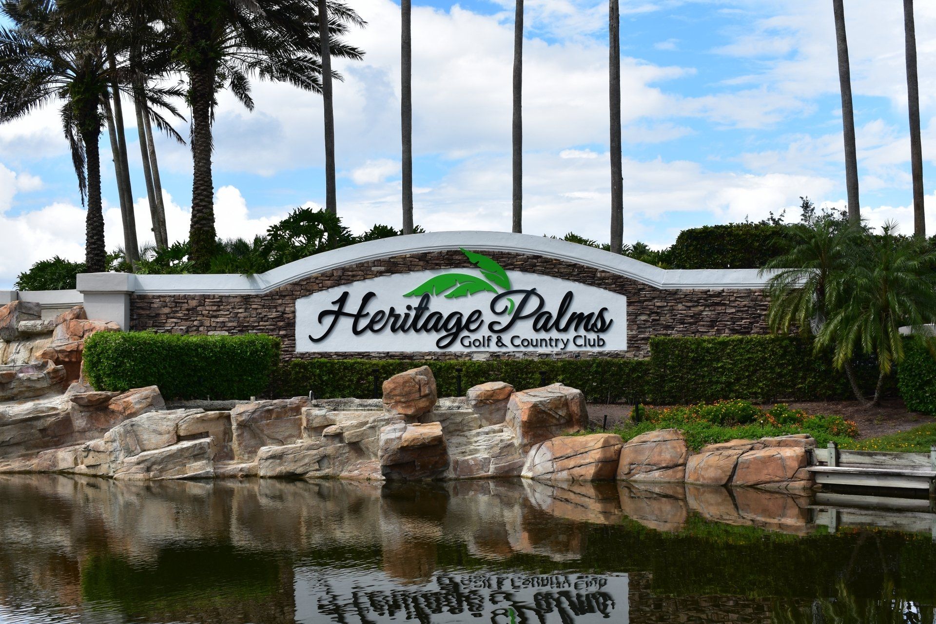 A sign for the heritage palms golf and country club