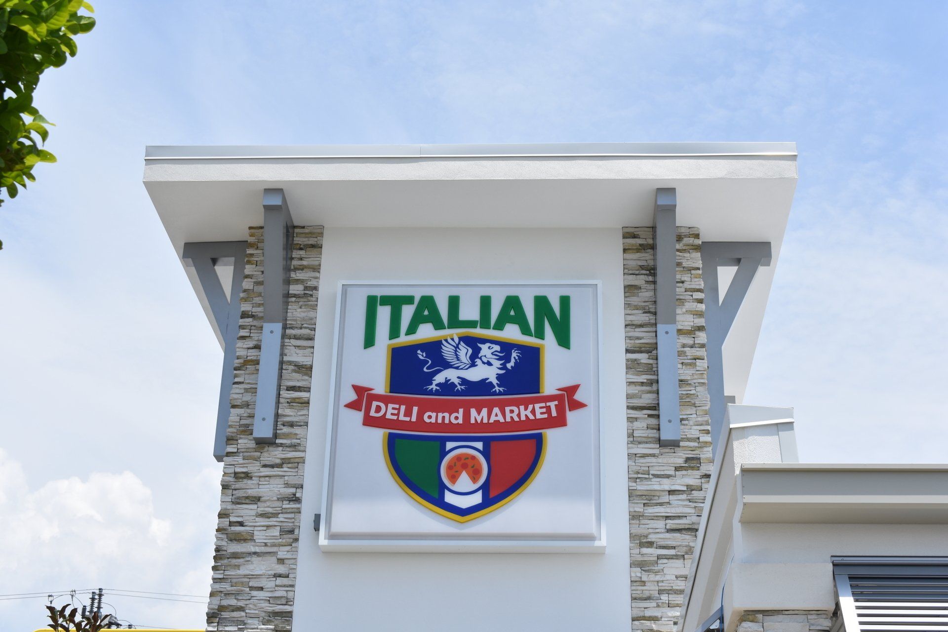 A sign on the side of a building that says italian deli and market