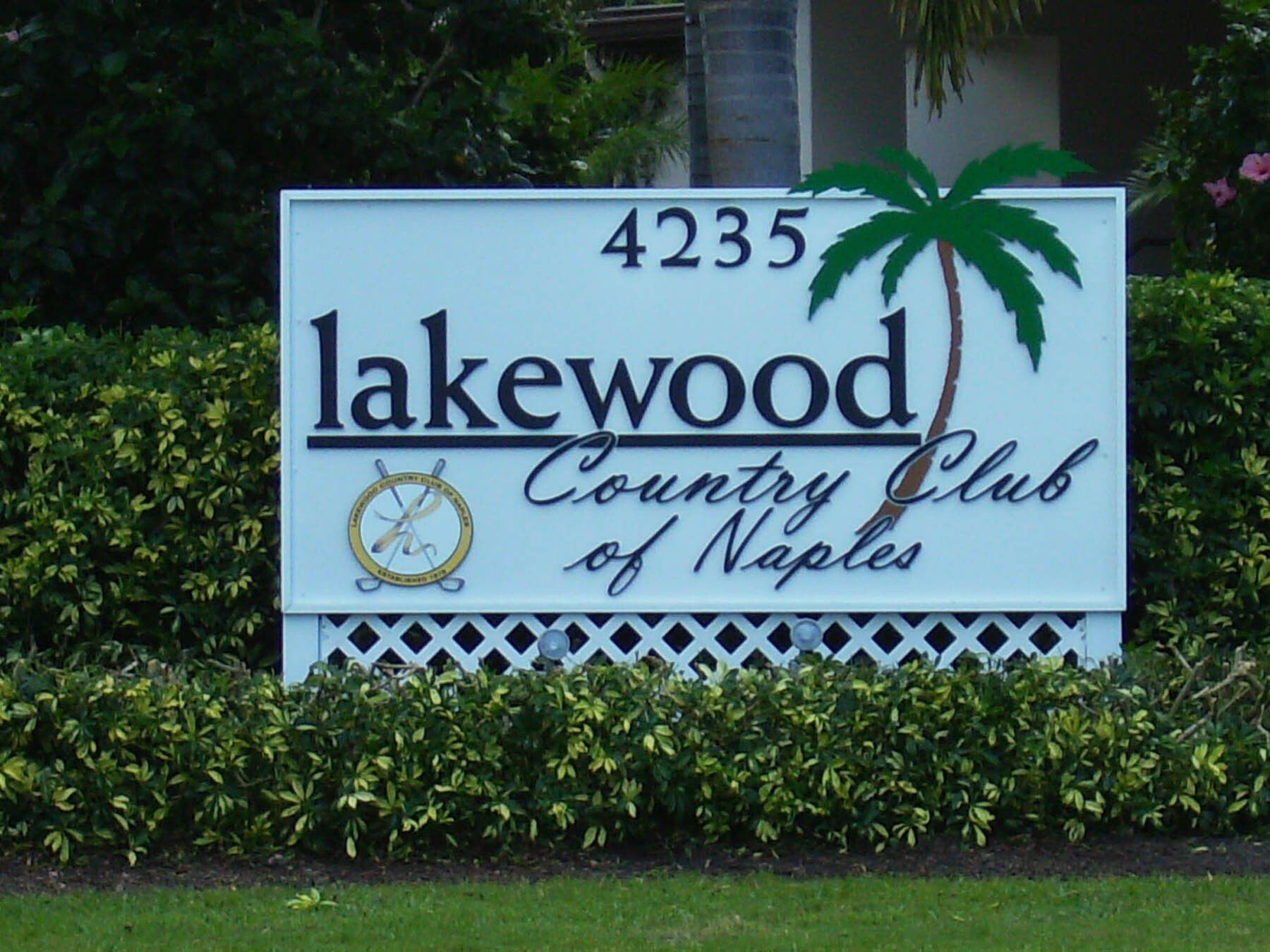 A sign for the lakewood country club of naples