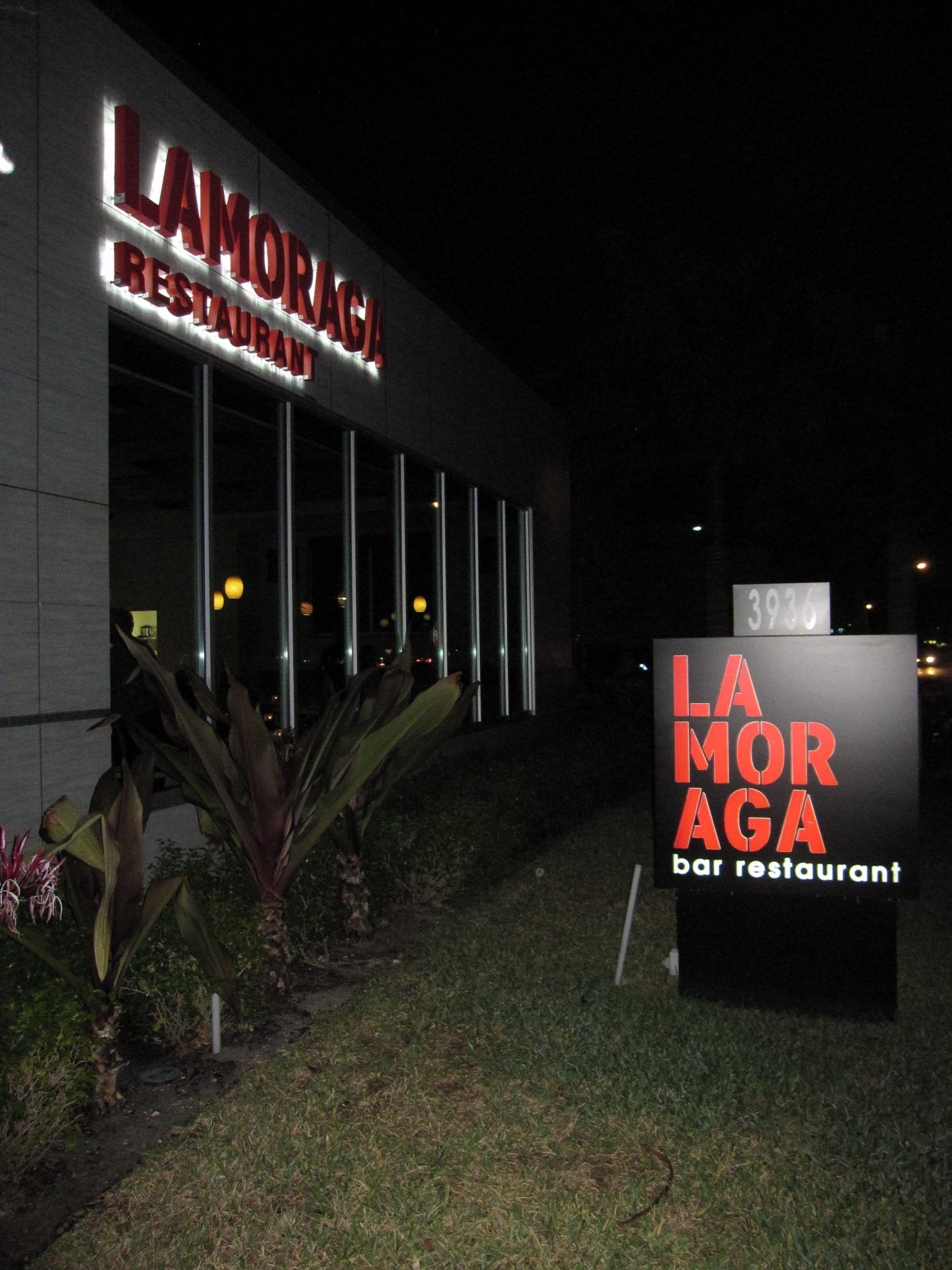 A la mor aga restaurant is lit up at night