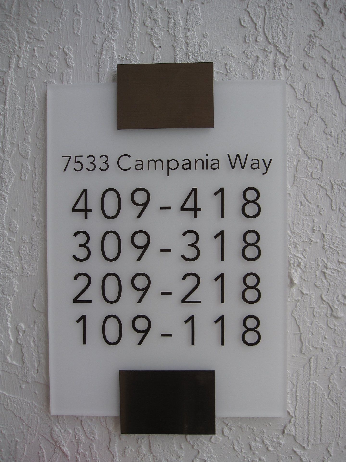 A sign that says campania way on it