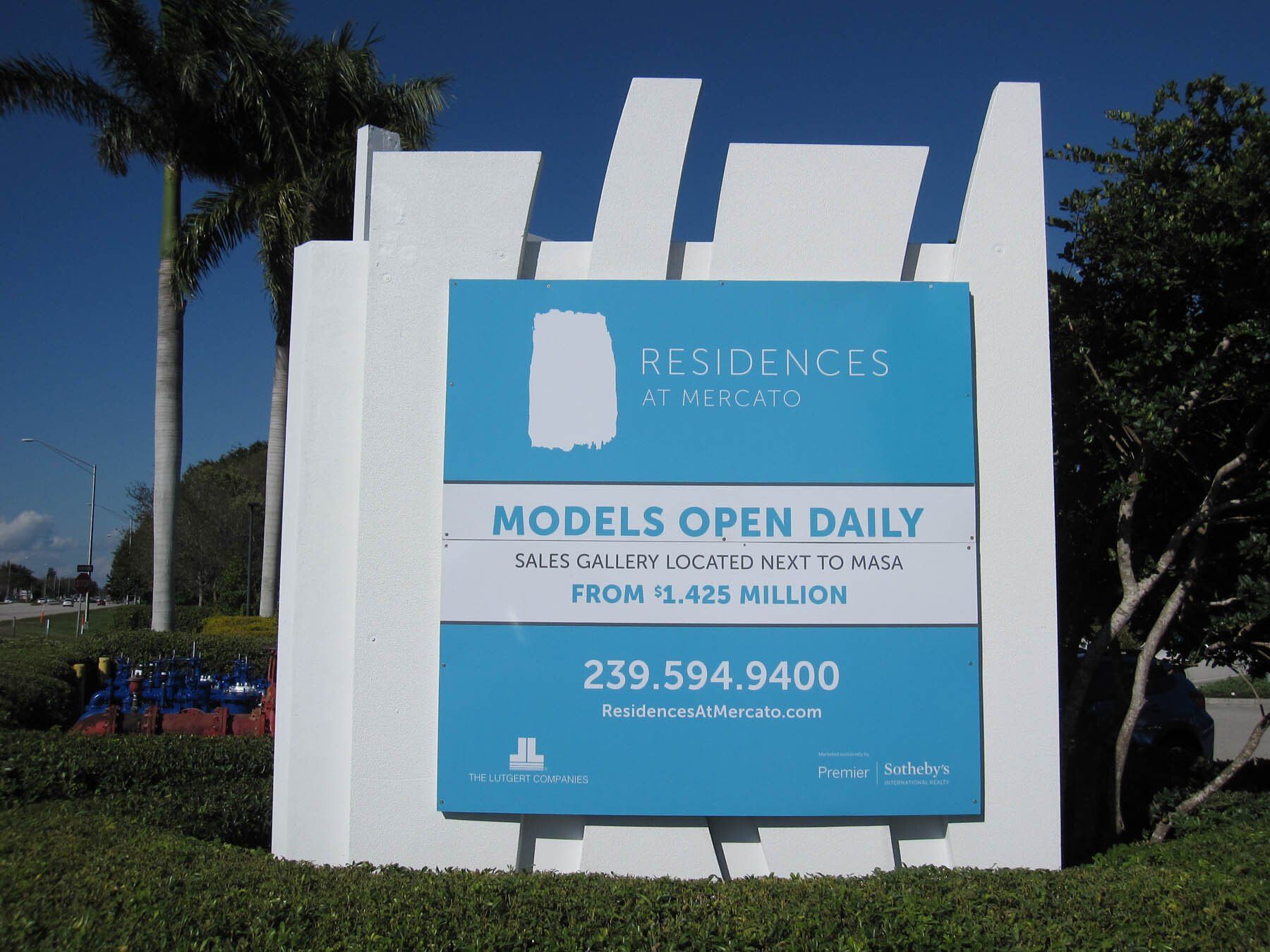 A blue and white sign that says models open daily