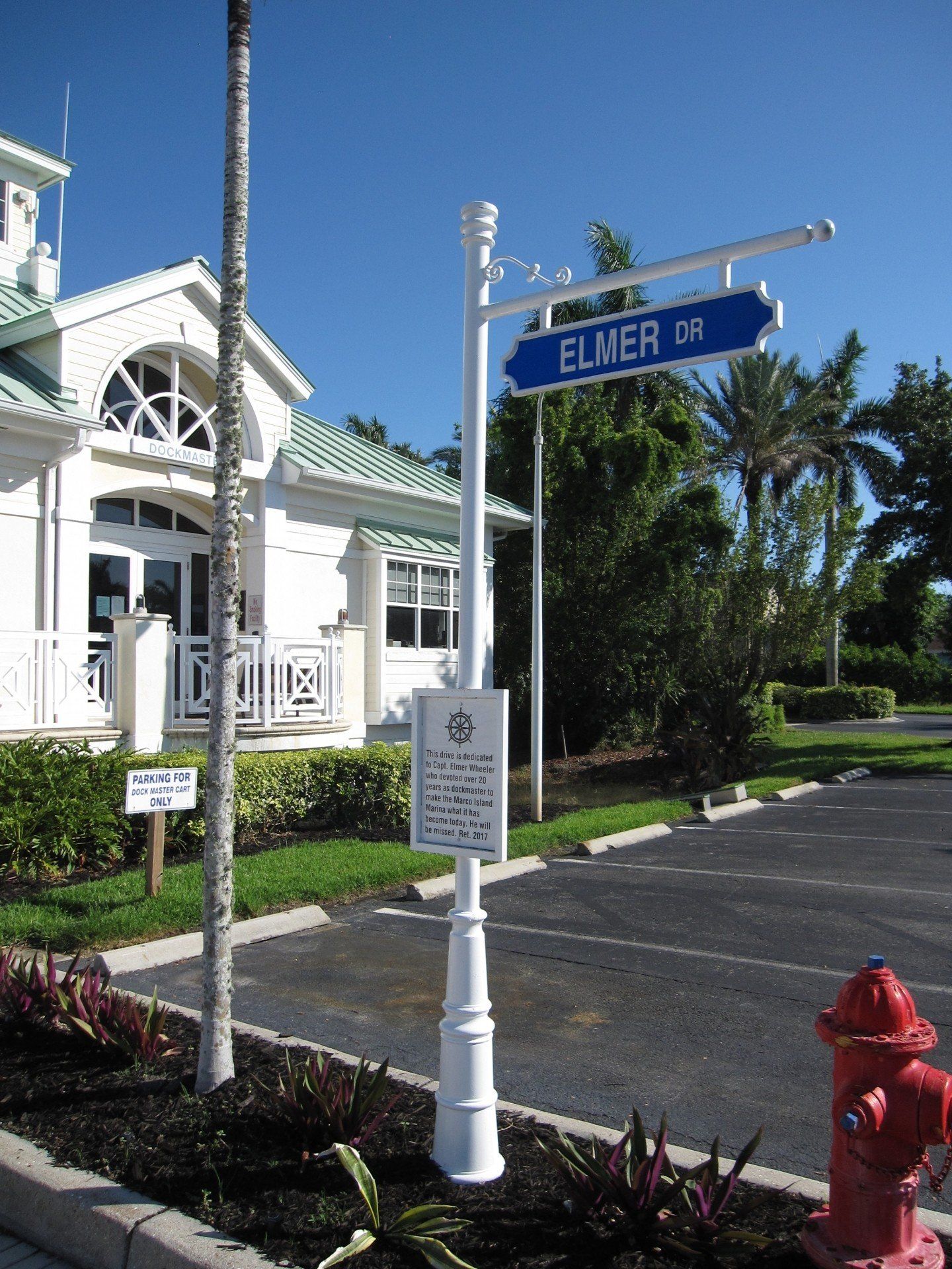 A street sign that says elmer on it