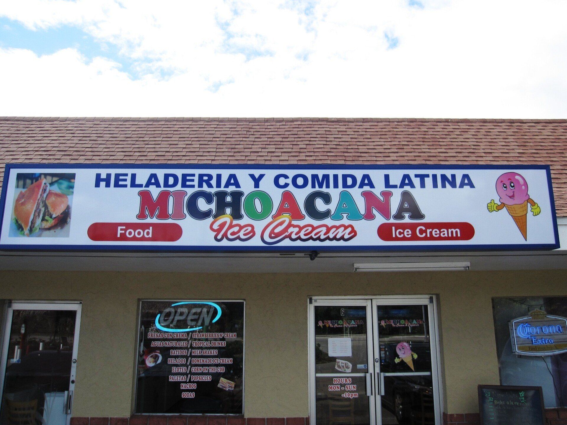 The front of a michoacana ice cream shop